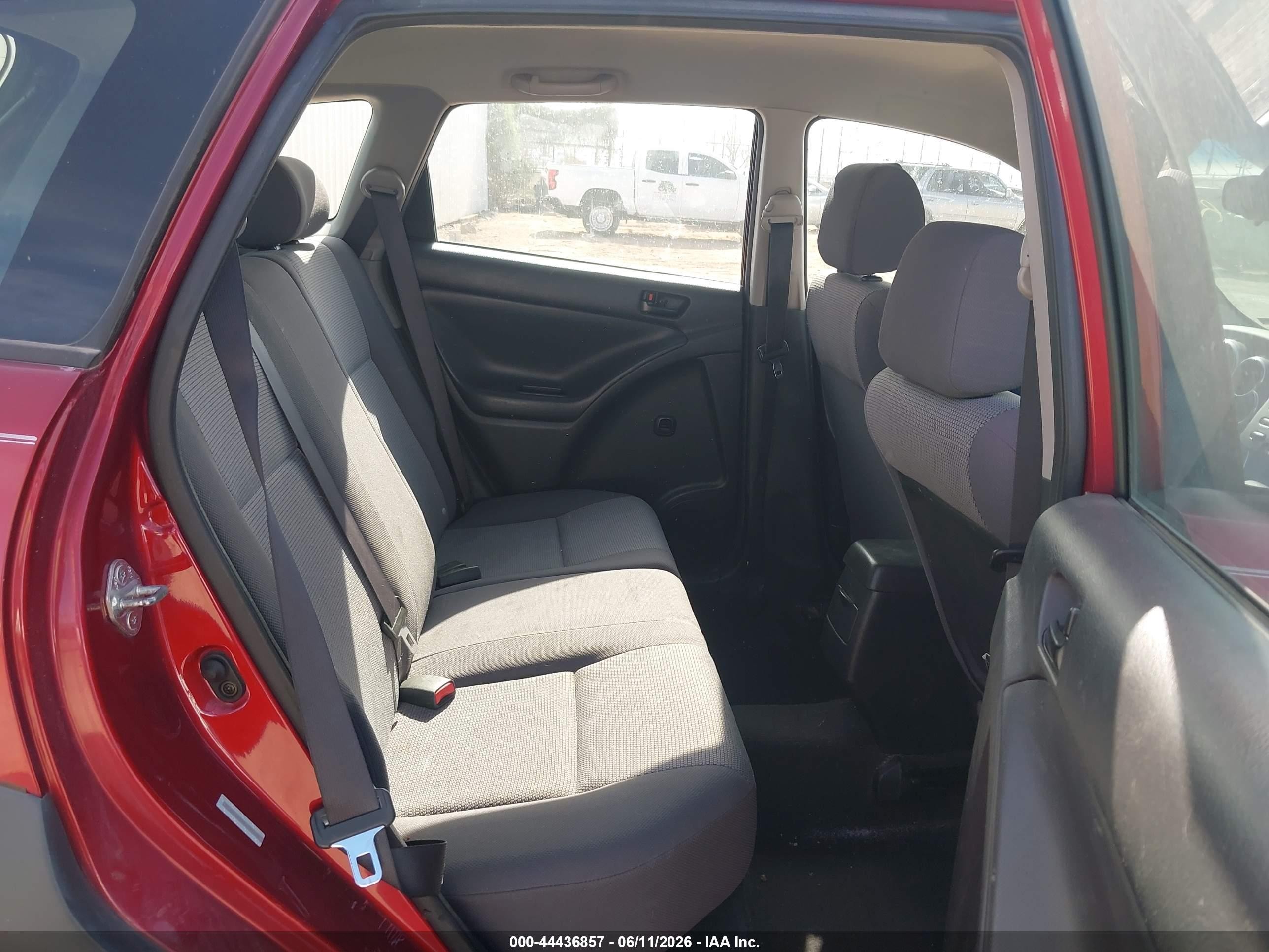 2006 Pontiac Vibe   Red vin: 5Y2SL65896Z402640
