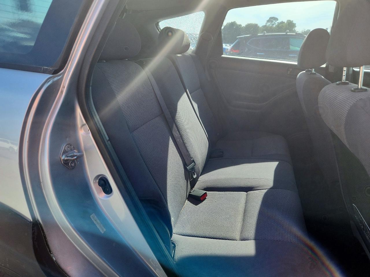 2006 Pontiac Vibe Silver vin: 5Y2SL658X6Z445898