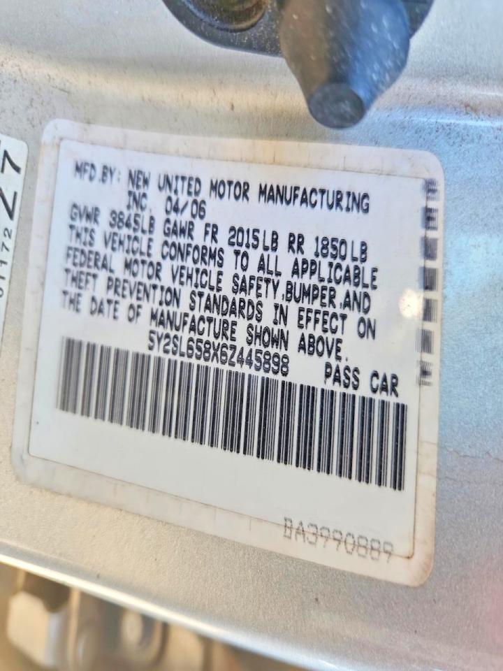 2006 Pontiac Vibe Silver vin: 5Y2SL658X6Z445898