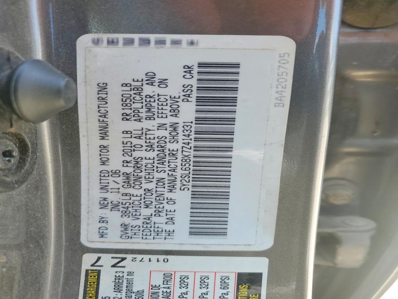 2007 Pontiac Vibe Gray vin: 5Y2SL658X7Z414331