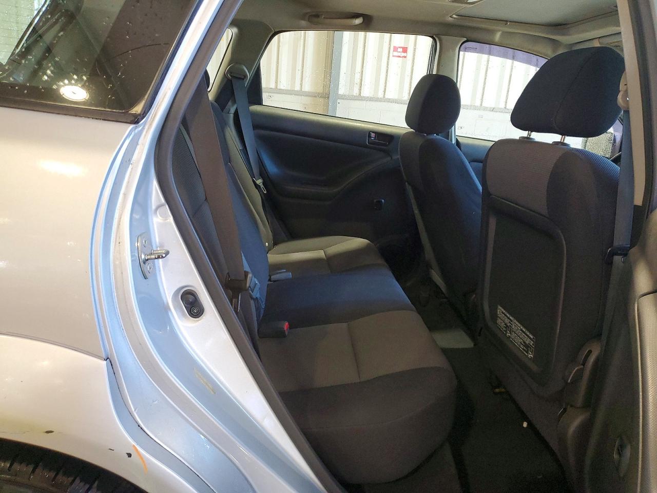2008 Pontiac Vibe Silver vin: 5Y2SL658X8Z424052