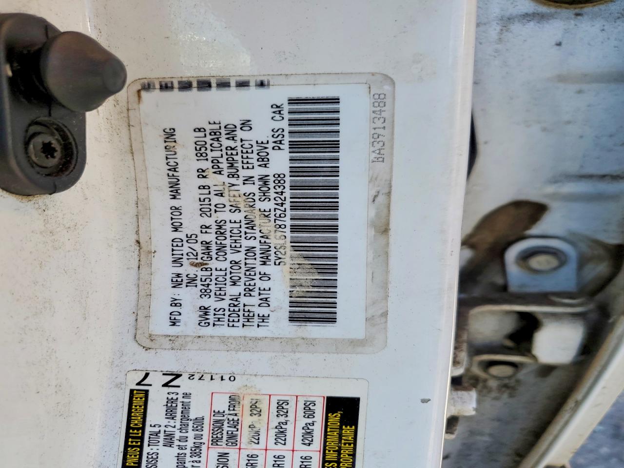2006 Pontiac Vibe White vin: 5Y2SL67876Z424388