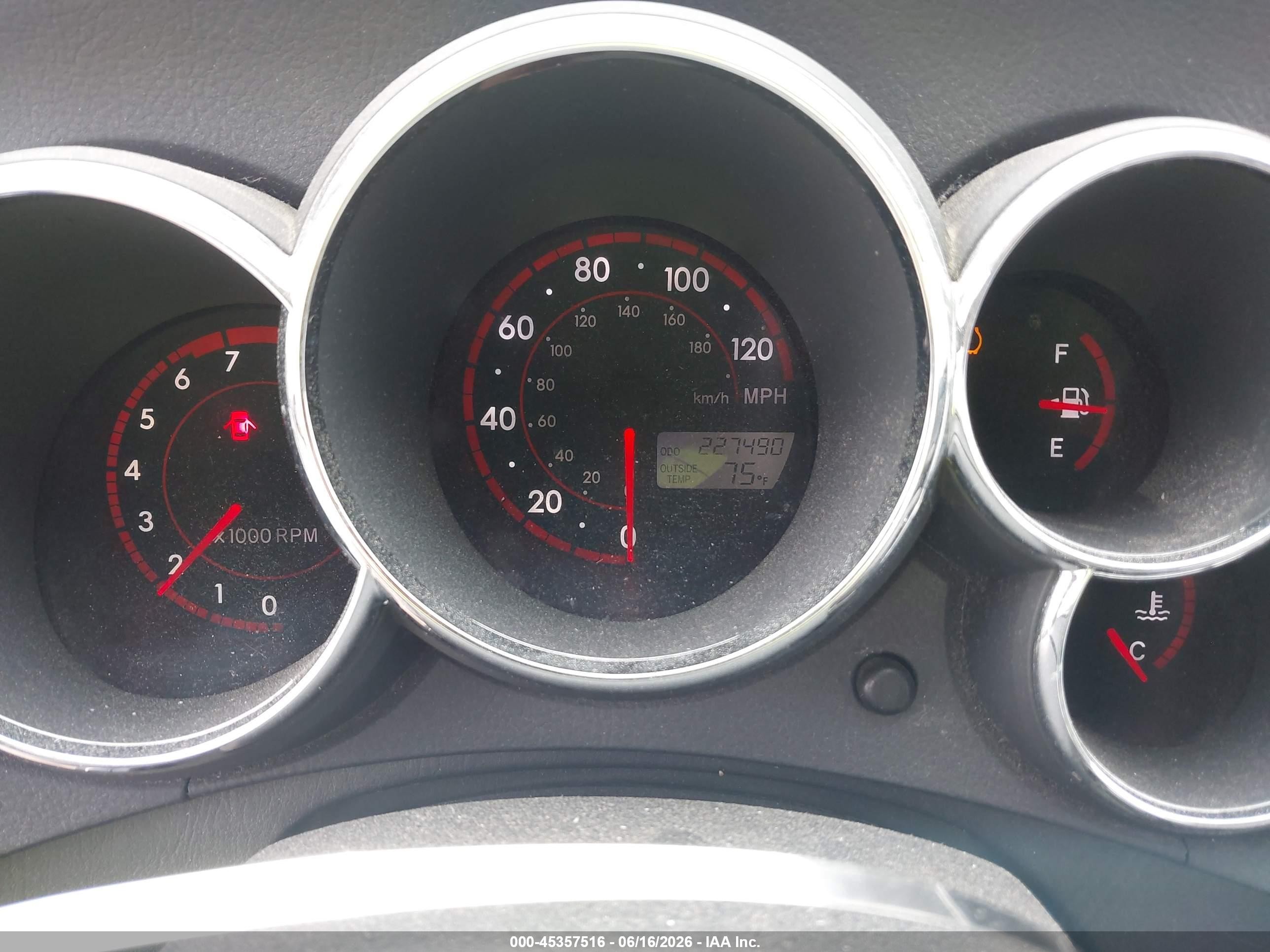 2006 Pontiac Vibe   White vin: 5Y2SL67876Z456550