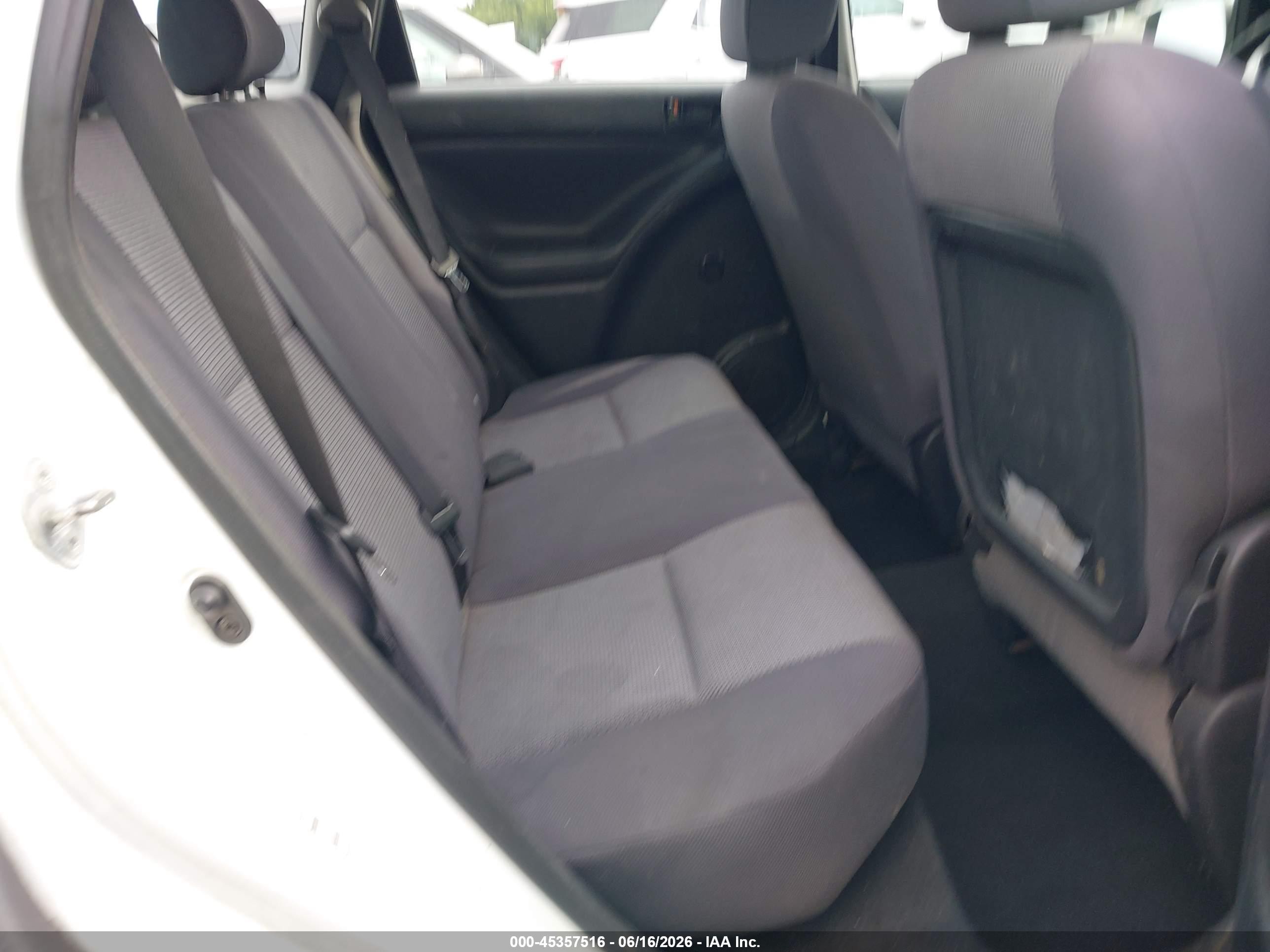 2006 Pontiac Vibe   White vin: 5Y2SL67876Z456550