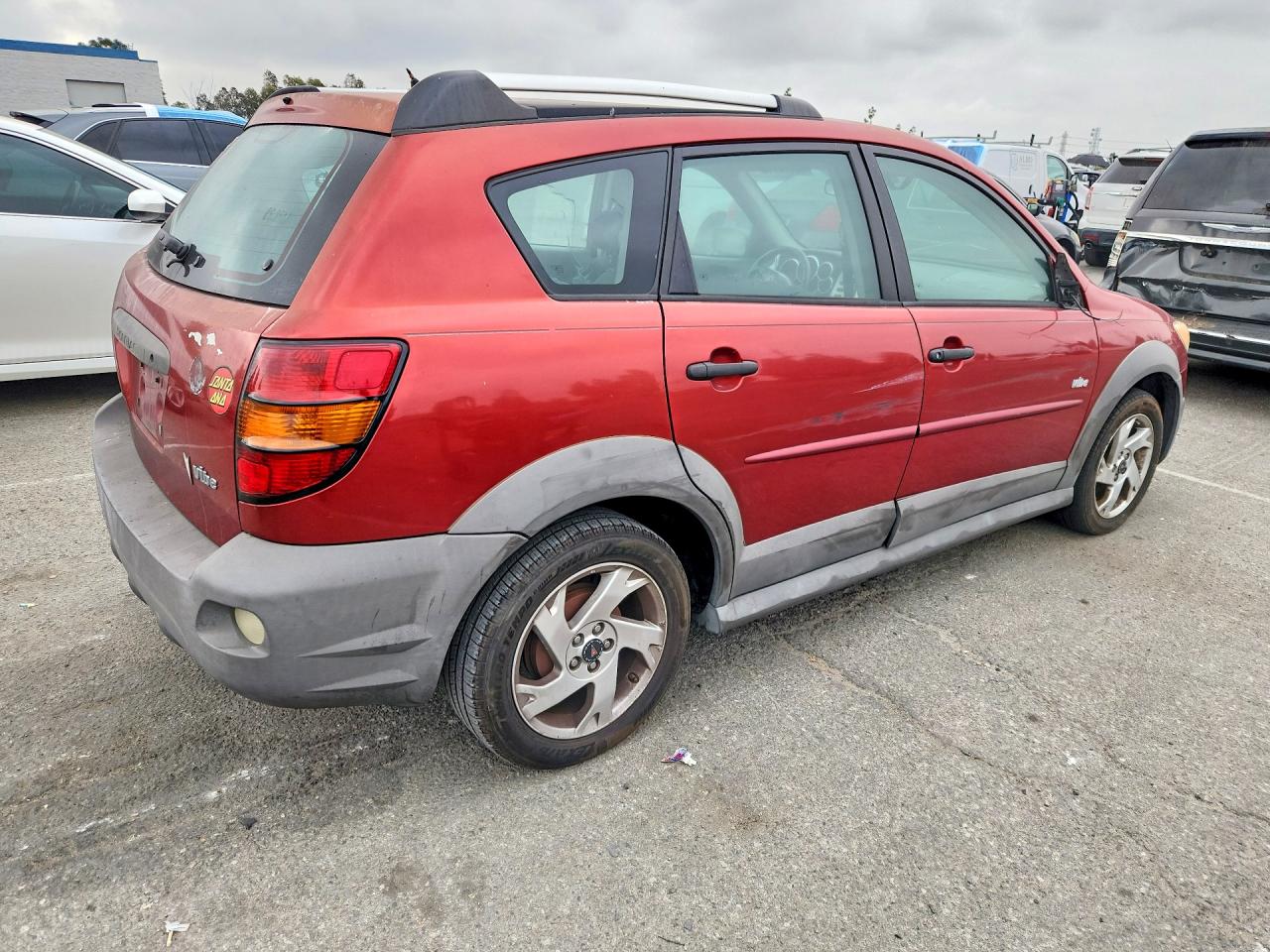 2008 Pontiac Vibe Red vin: 5Y2SL67898Z422290