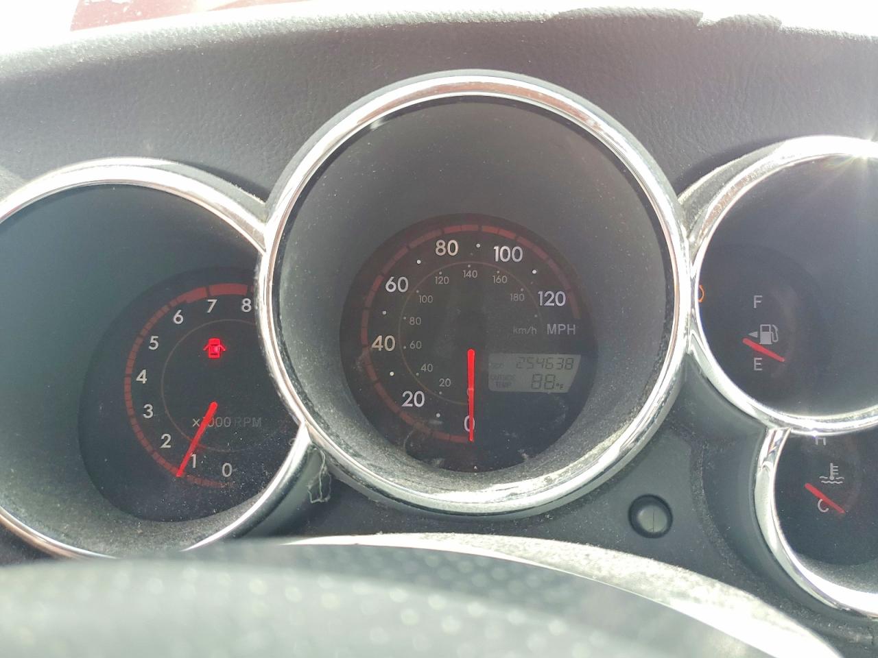 2008 Pontiac Vibe Burgundy vin: 5Y2SL678X8Z419298