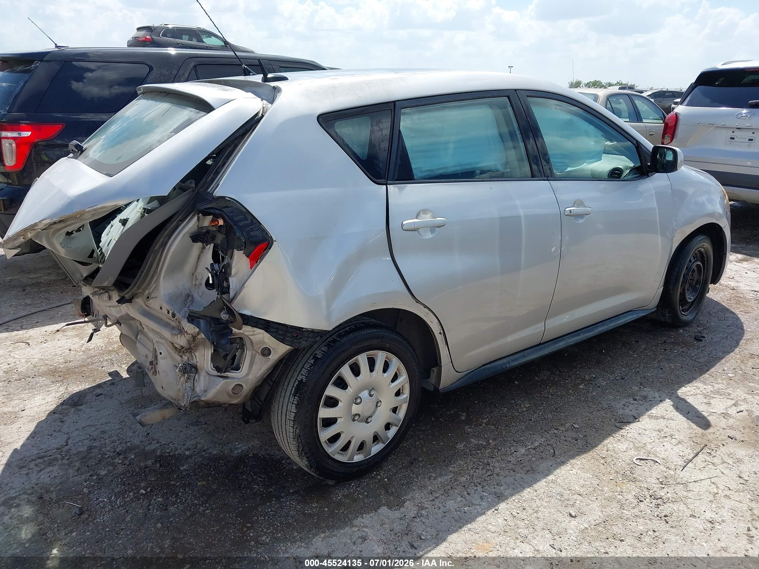 2009 Pontiac Vibe   Silver vin: 5Y2SL678X9Z450116