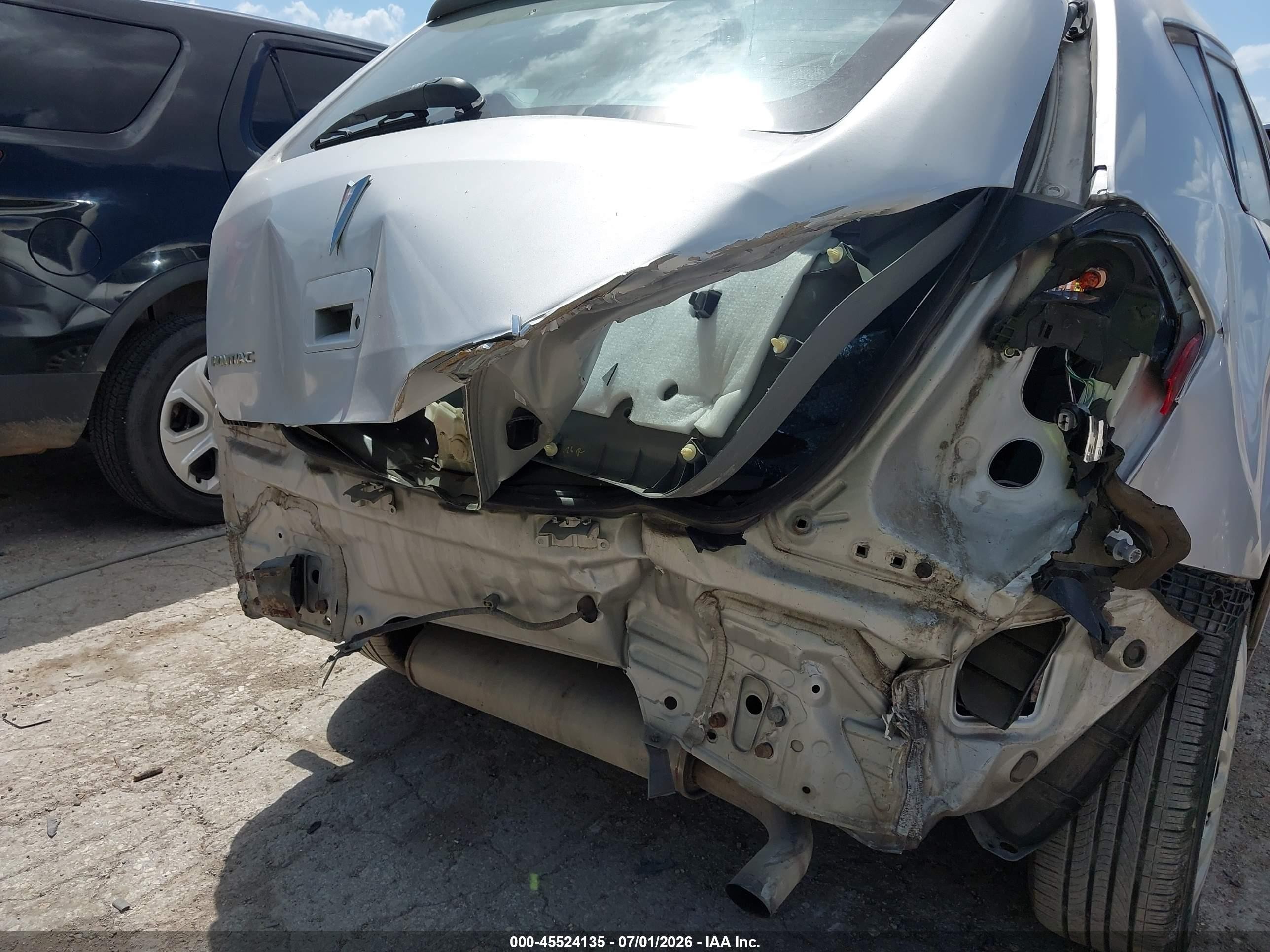2009 Pontiac Vibe   Silver vin: 5Y2SL678X9Z450116