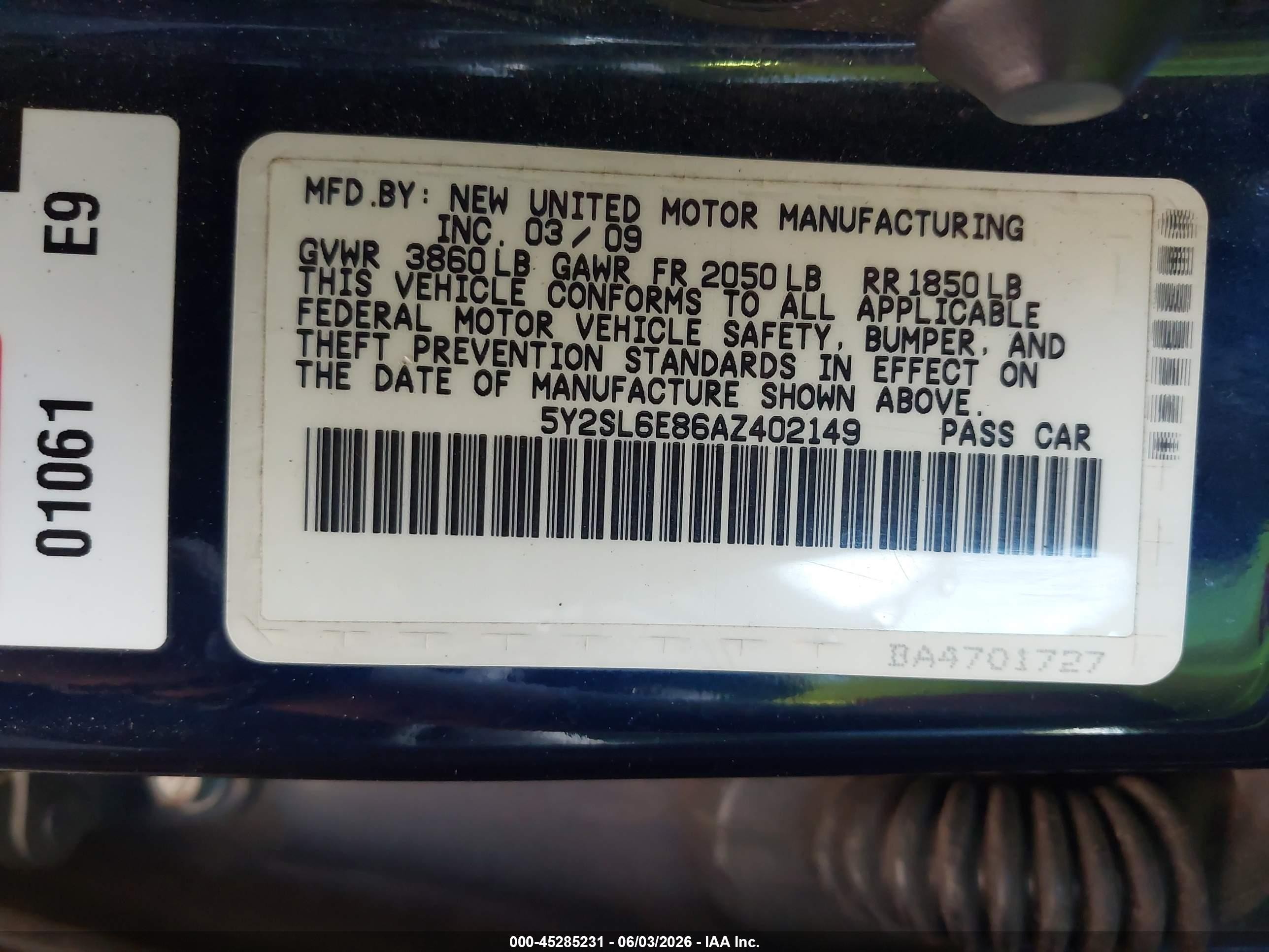 2010 Pontiac Vibe Dark Blue vin: 5Y2SL6E86AZ402149