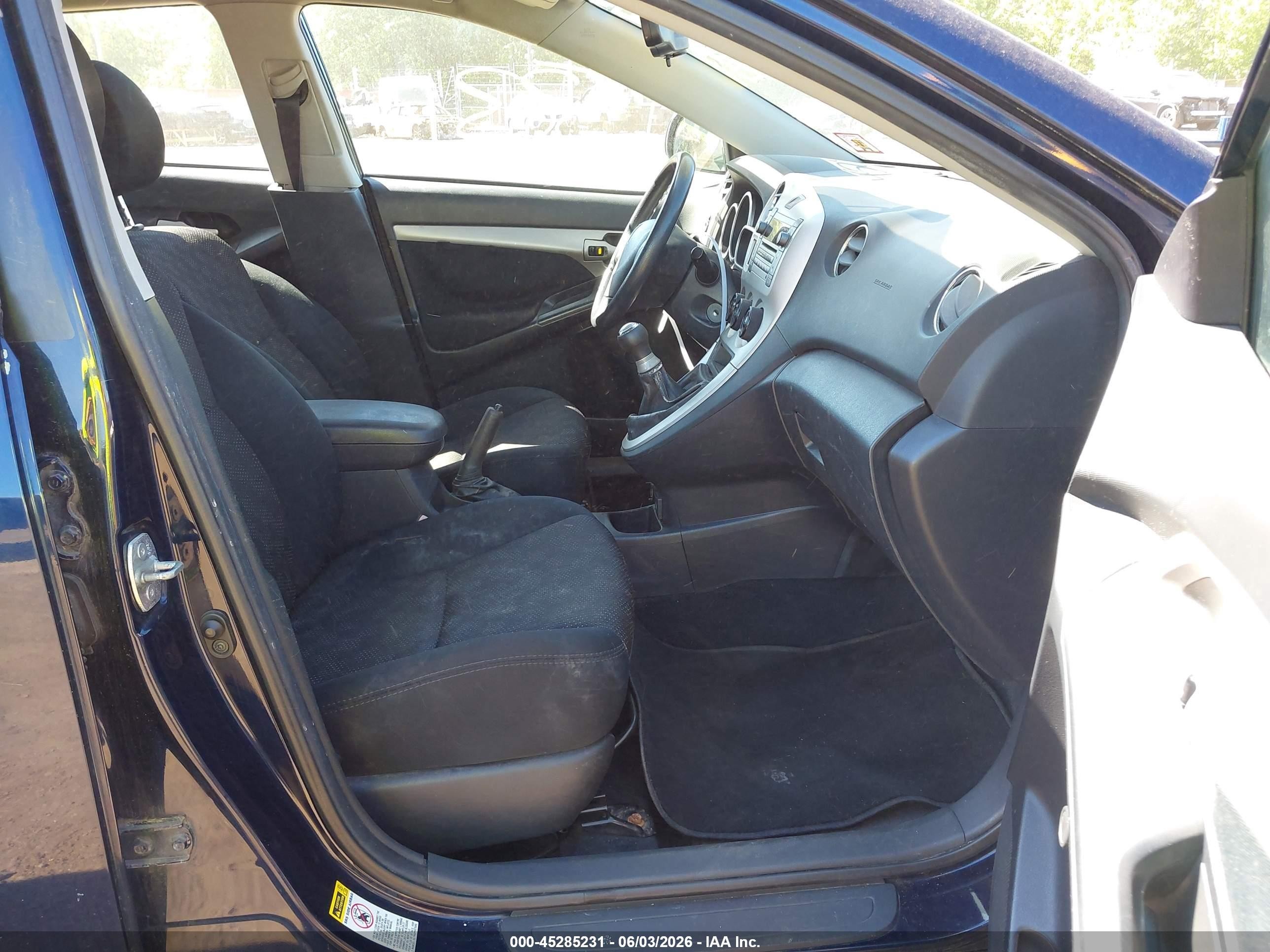 2010 Pontiac Vibe Dark Blue vin: 5Y2SL6E86AZ402149