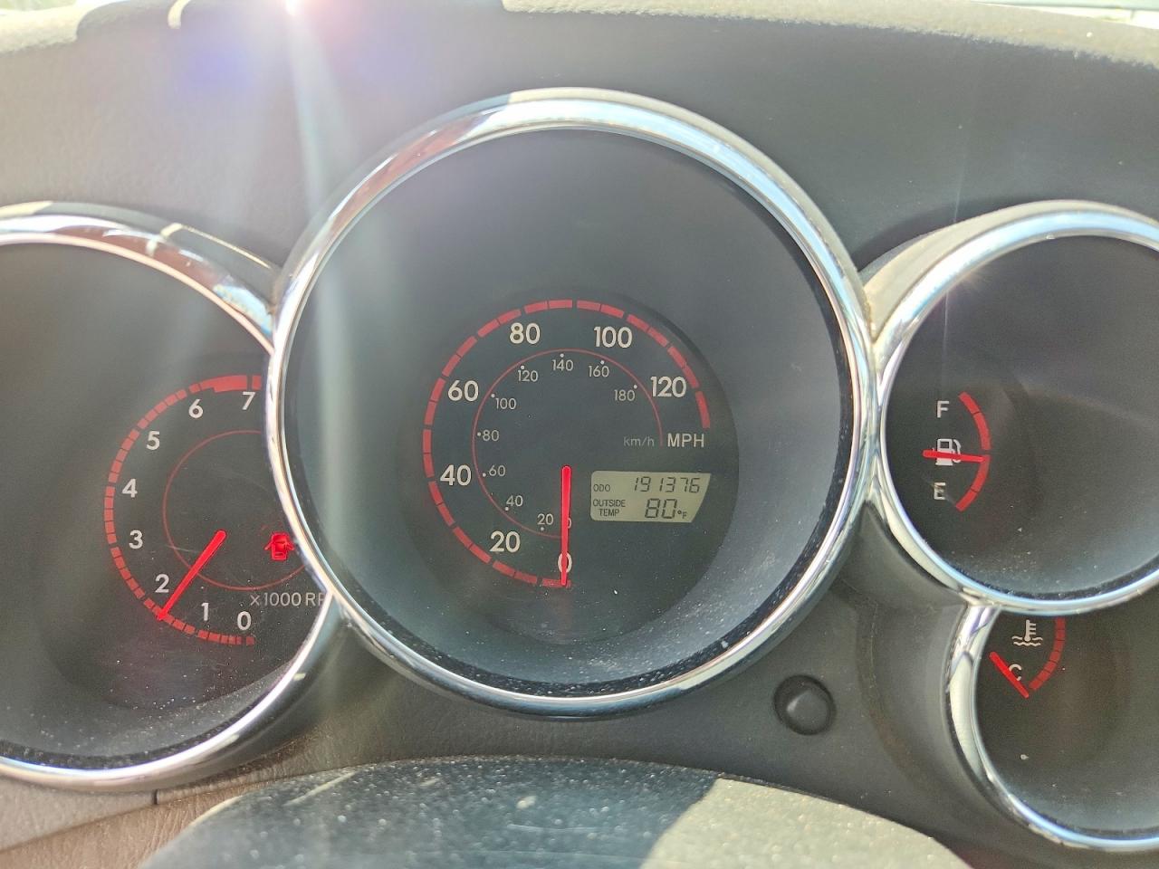 2004 Pontiac Vibe Серебряный vin: 5Y2SM648X4Z433178