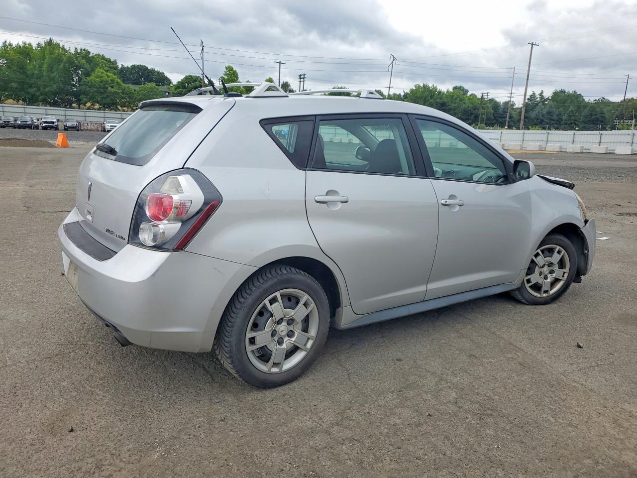2009 Pontiac Vibe Silver vin: 5Y2SM67009Z403264