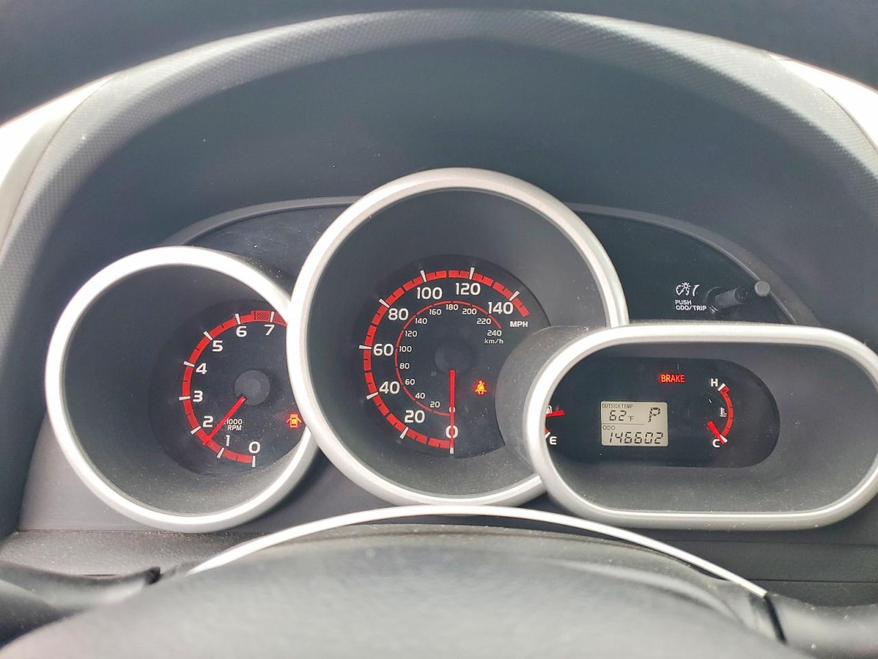 2009 Pontiac Vibe Silver vin: 5Y2SM67009Z403264