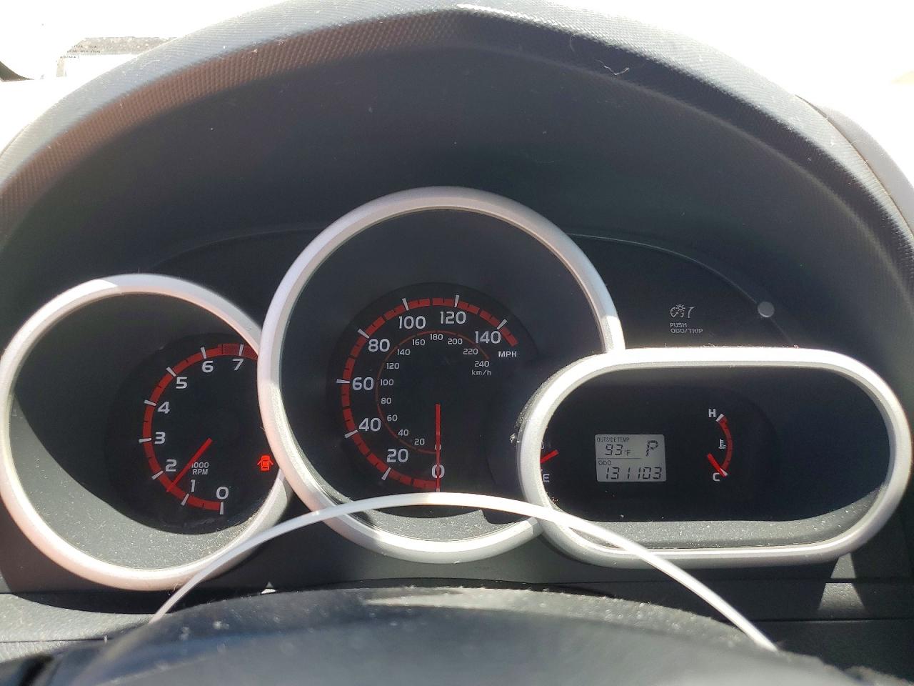 2009 Pontiac Vibe White vin: 5Y2SM67039Z465273