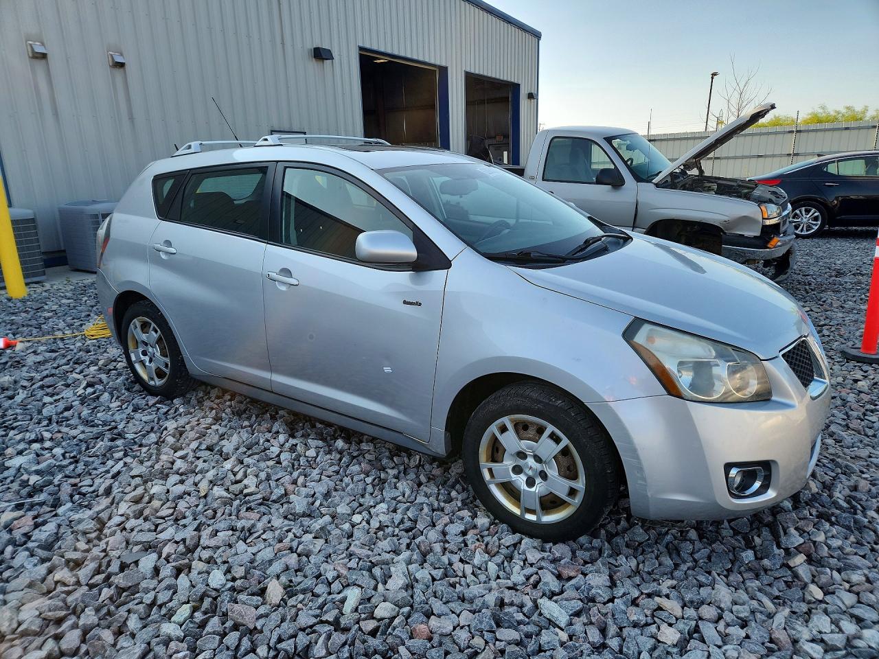 2009 Pontiac Vibe Silver vin: 5Y2SM67079Z424810