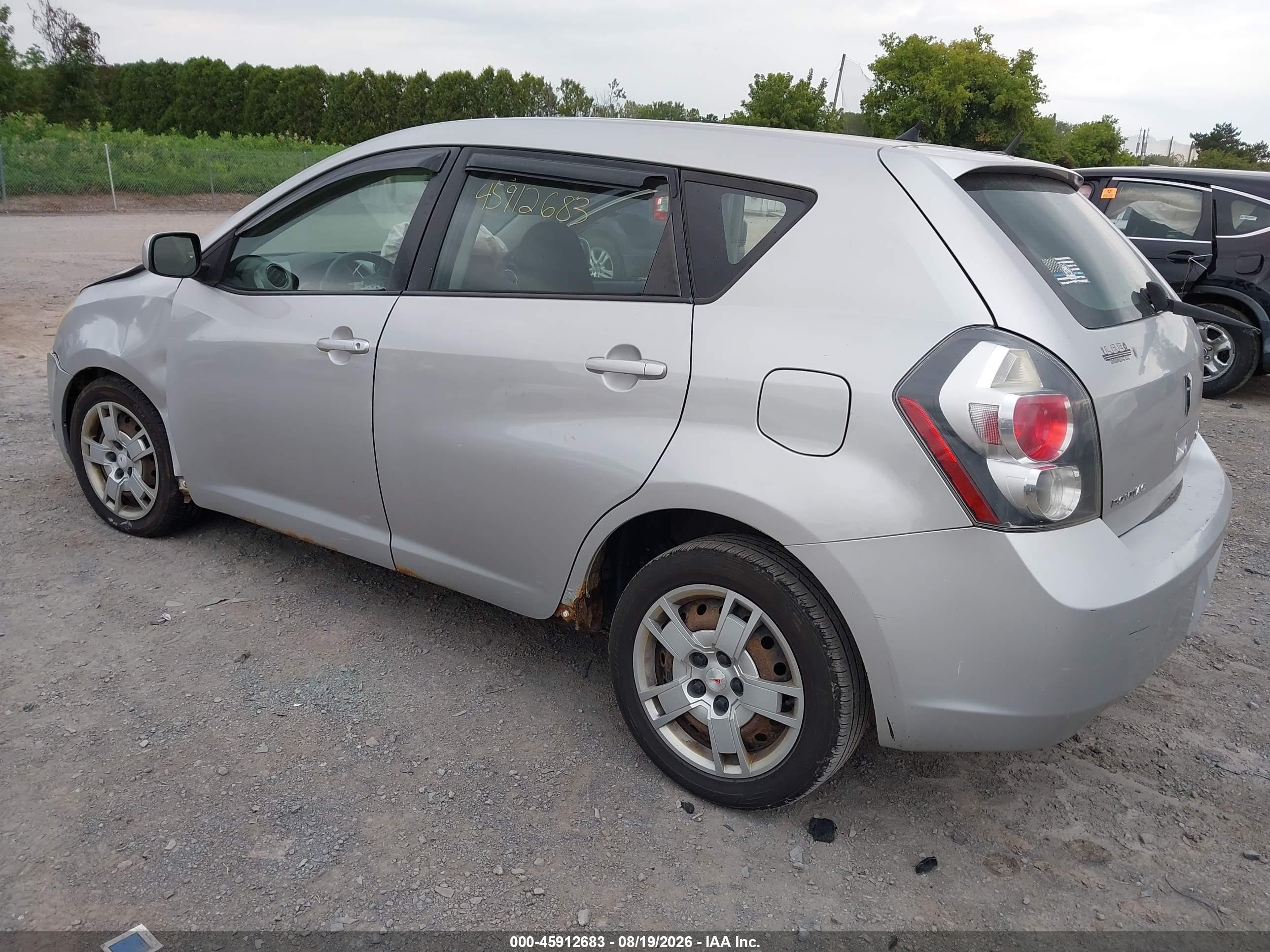2010 Pontiac Vibe   Silver vin: 5Y2SM6E09AZ408714