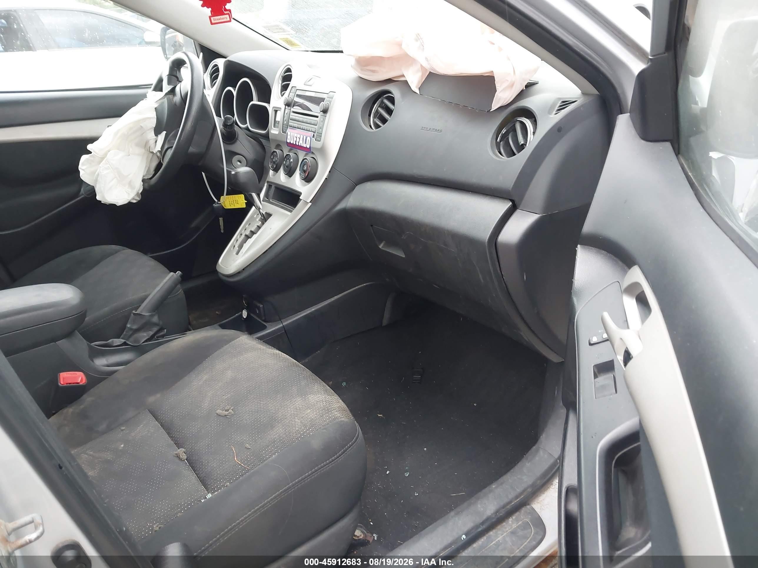 2010 Pontiac Vibe   Silver vin: 5Y2SM6E09AZ408714