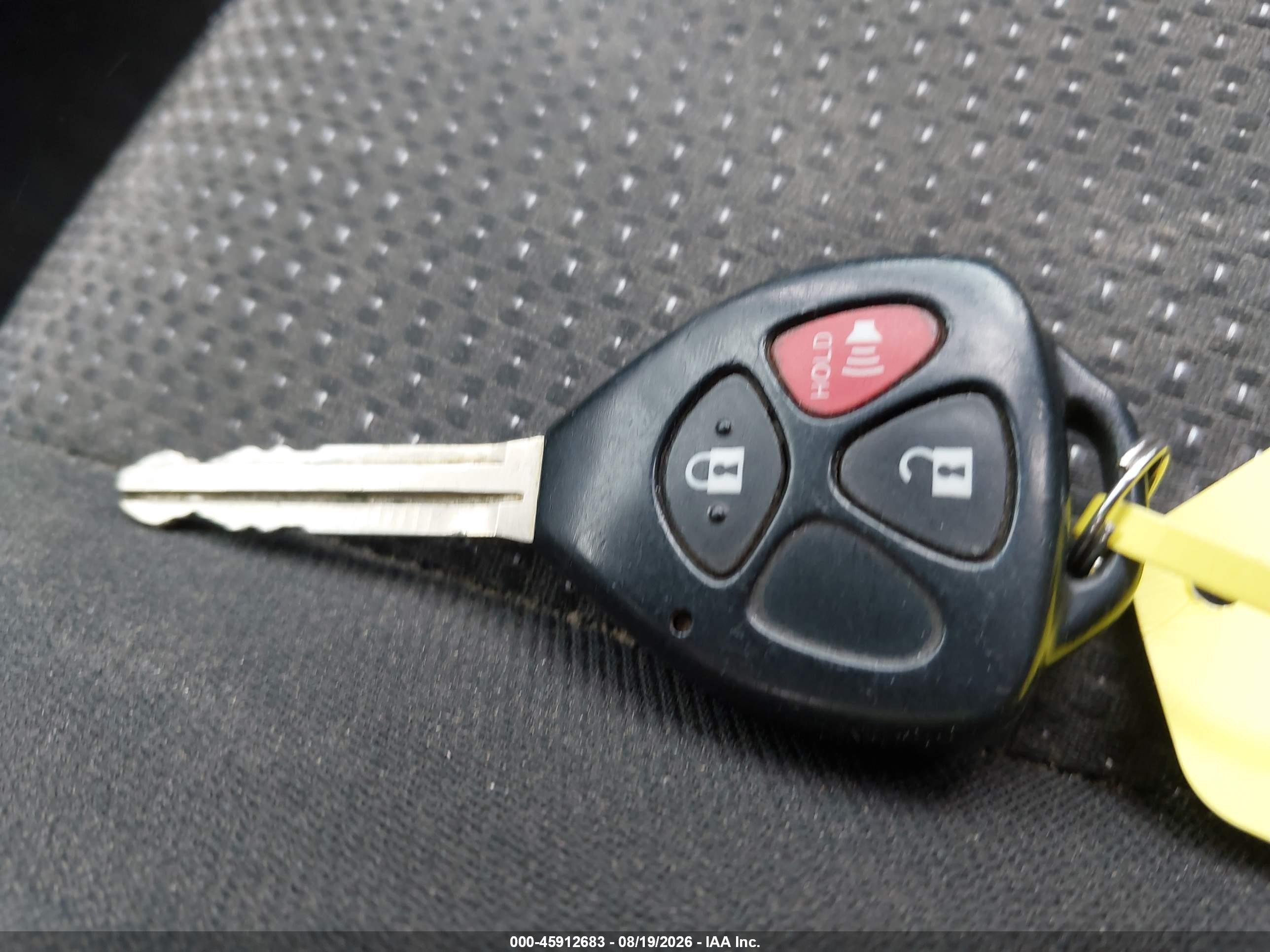 2010 Pontiac Vibe   Silver vin: 5Y2SM6E09AZ408714