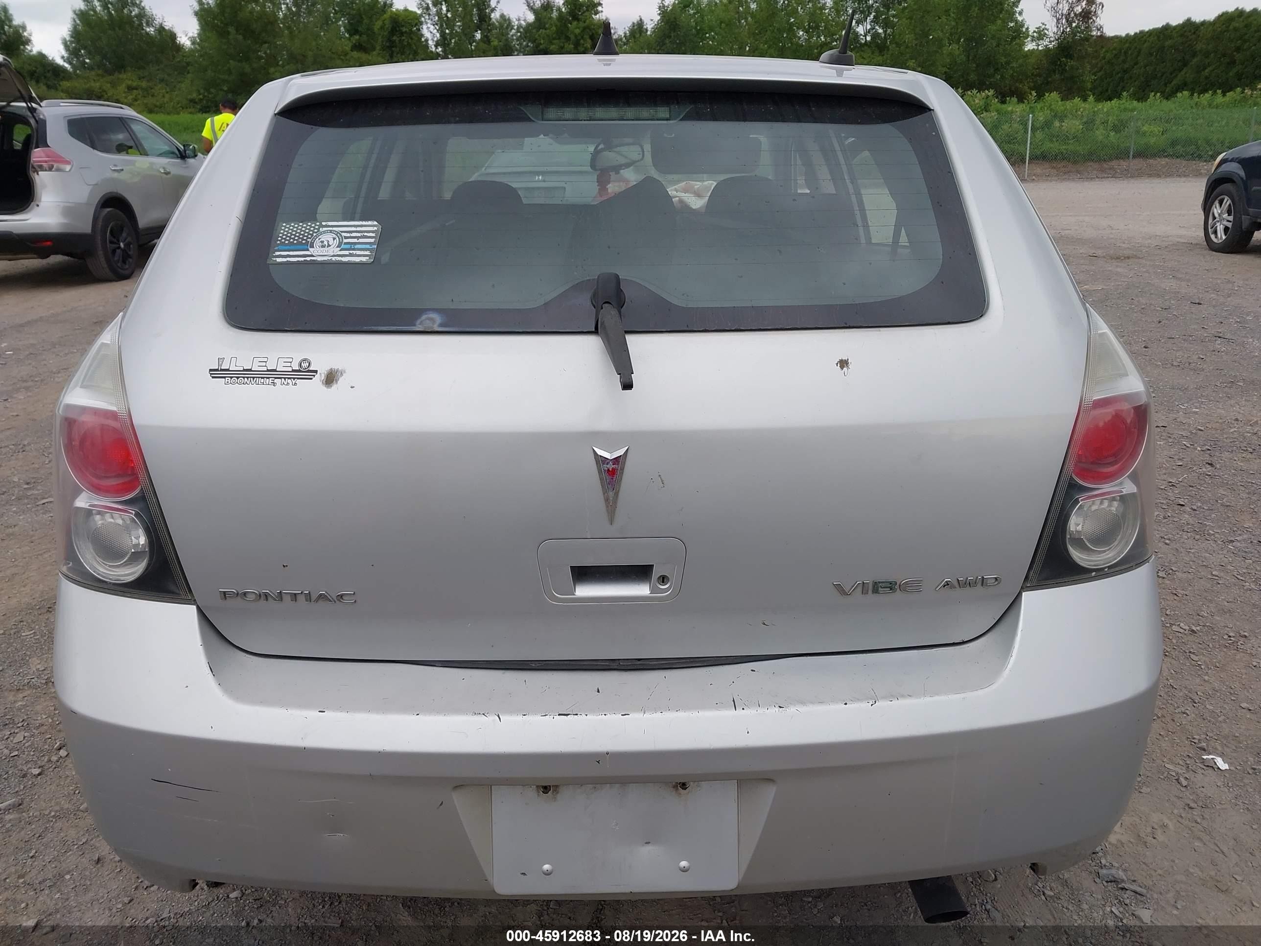 2010 Pontiac Vibe   Silver vin: 5Y2SM6E09AZ408714