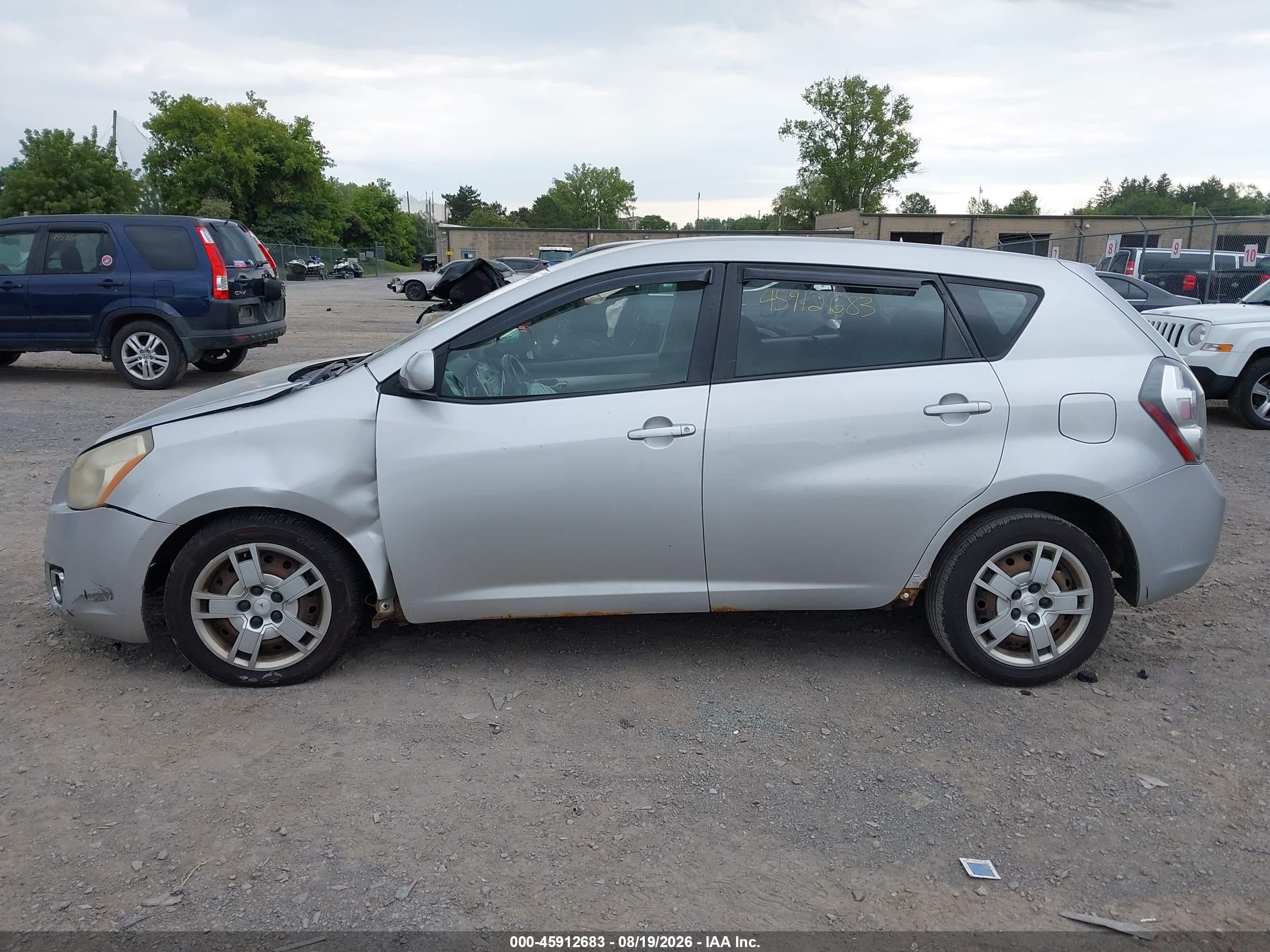 2010 Pontiac Vibe   Silver vin: 5Y2SM6E09AZ408714