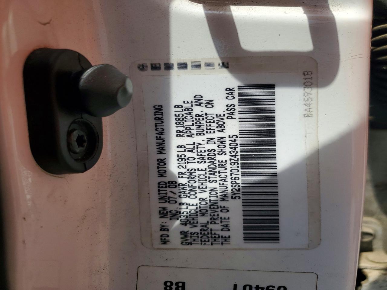 2009 Pontiac Vibe White vin: 5Y2SP67019Z434045