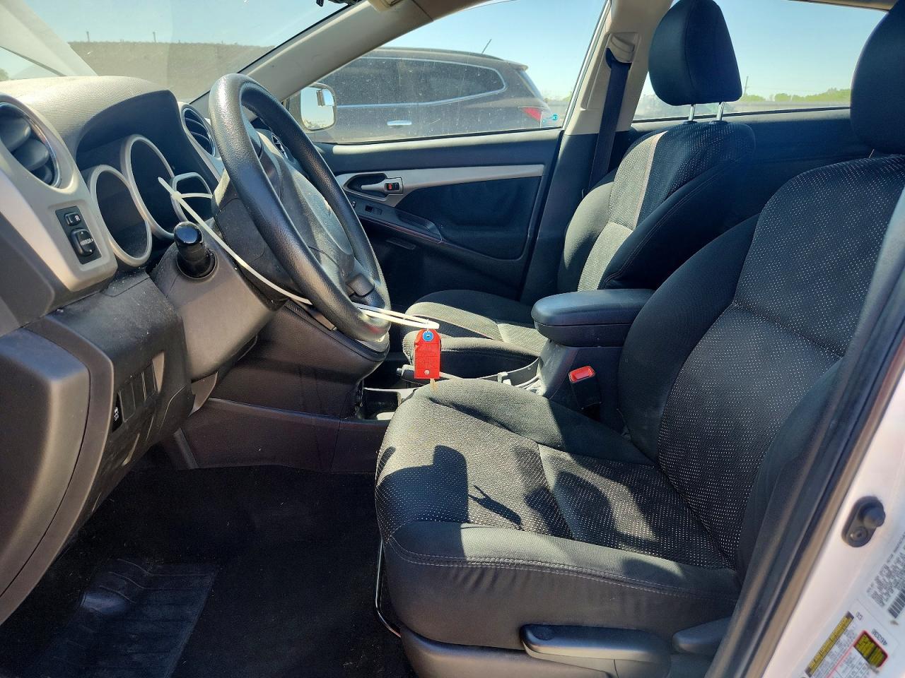 2009 Pontiac Vibe White vin: 5Y2SP67029Z463859