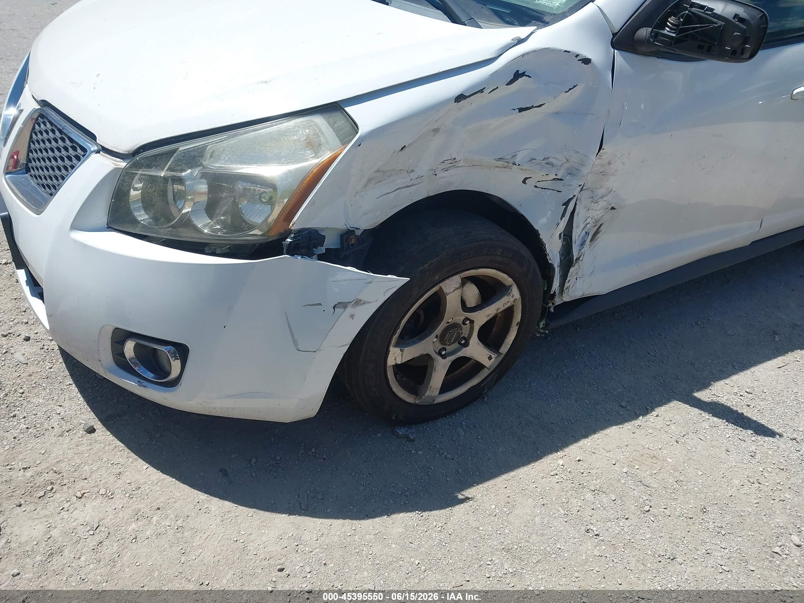 2009 Pontiac Vibe   White vin: 5Y2SP67039Z414959