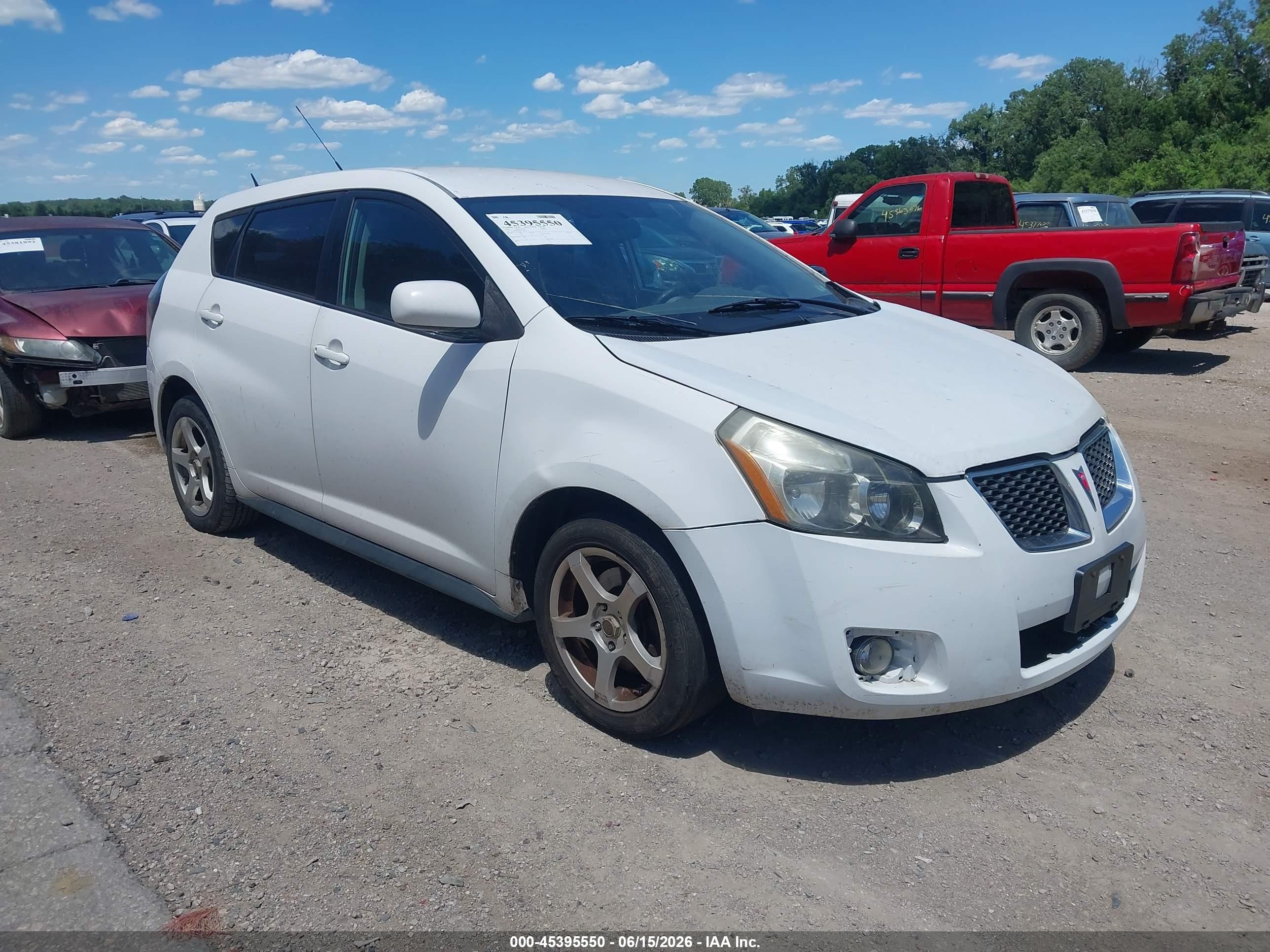 2009 Pontiac Vibe   White vin: 5Y2SP67039Z414959