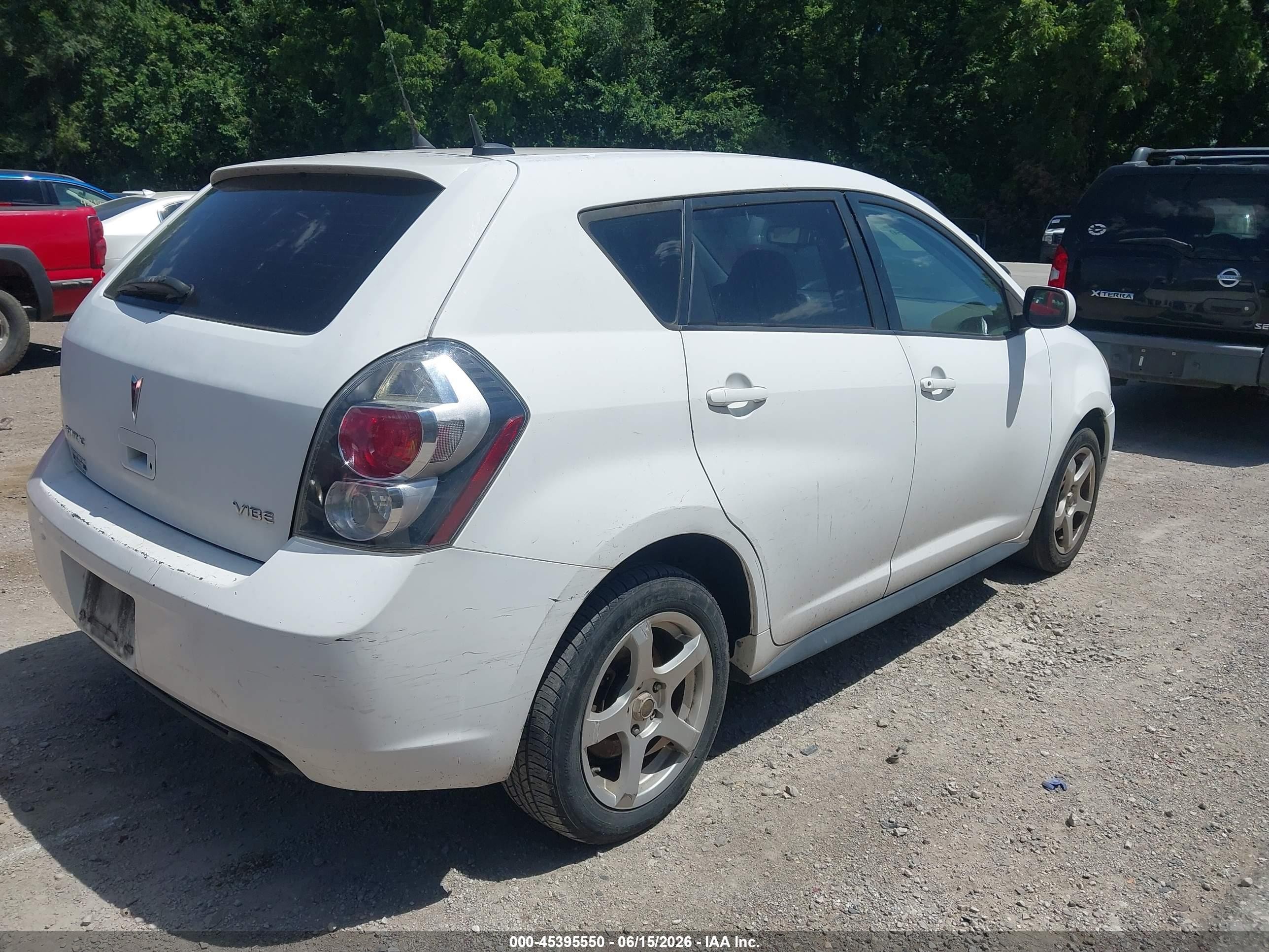 2009 Pontiac Vibe   White vin: 5Y2SP67039Z414959