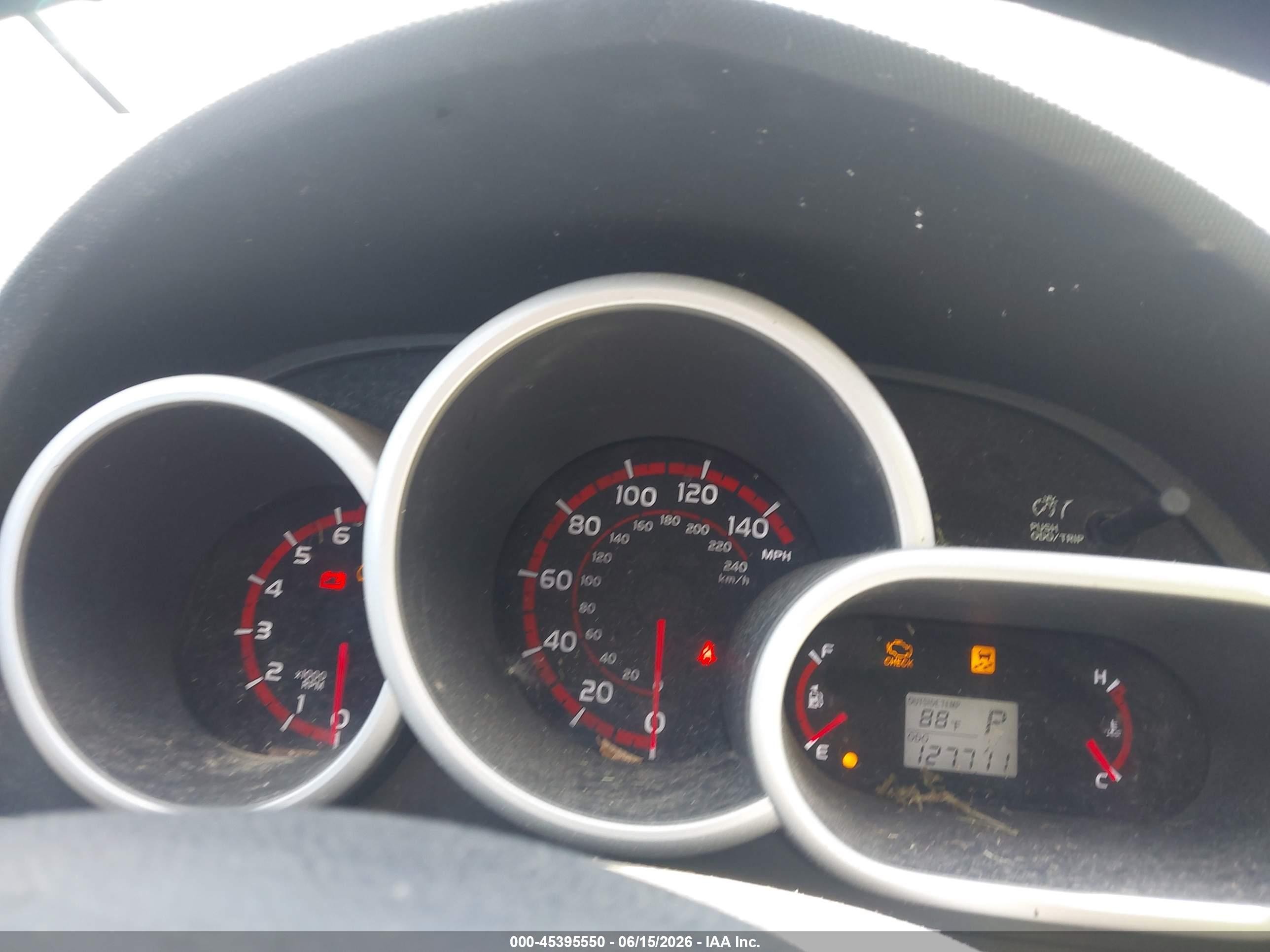 2009 Pontiac Vibe   White vin: 5Y2SP67039Z414959