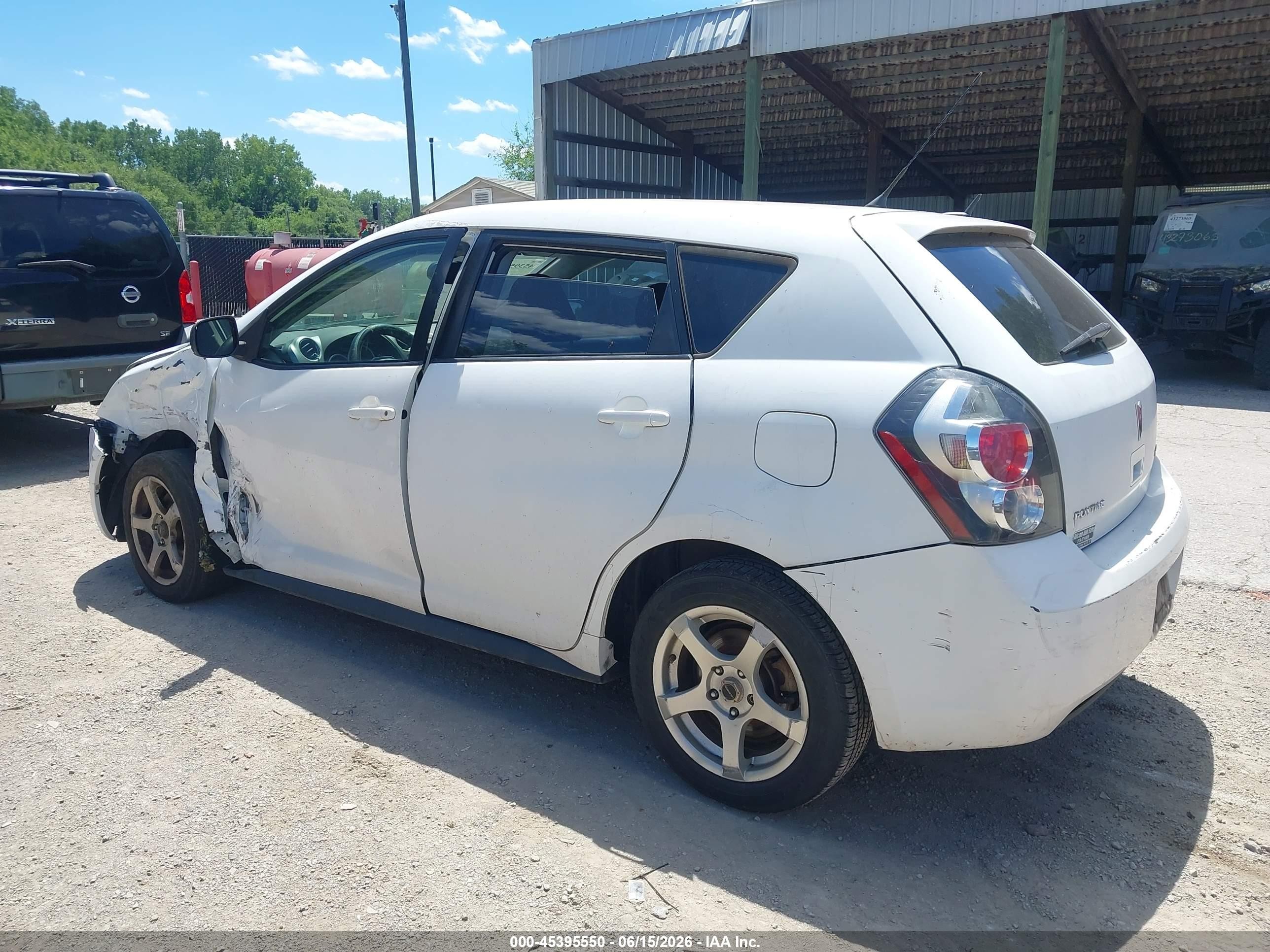 2009 Pontiac Vibe   White vin: 5Y2SP67039Z414959