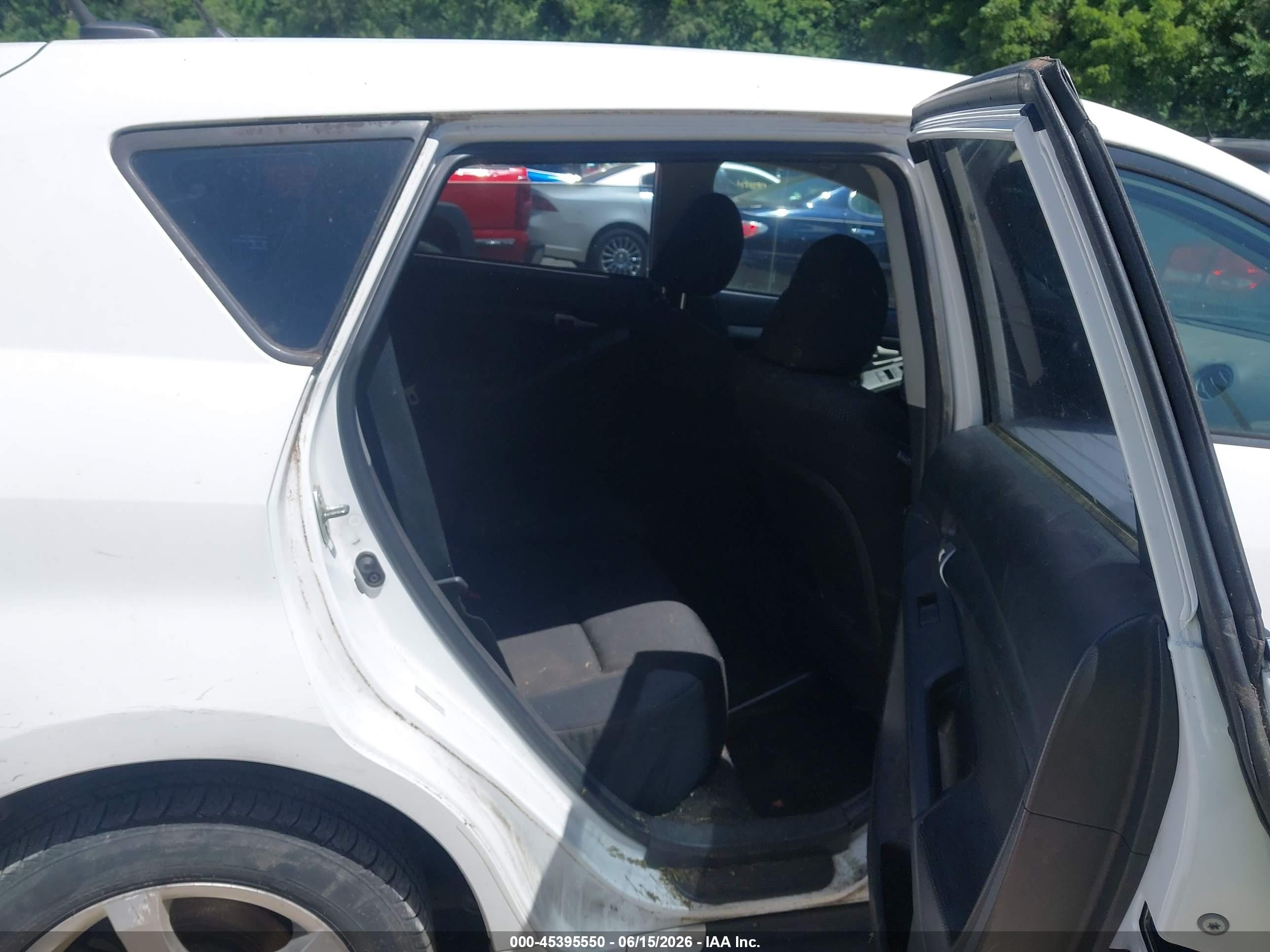 2009 Pontiac Vibe   White vin: 5Y2SP67039Z414959