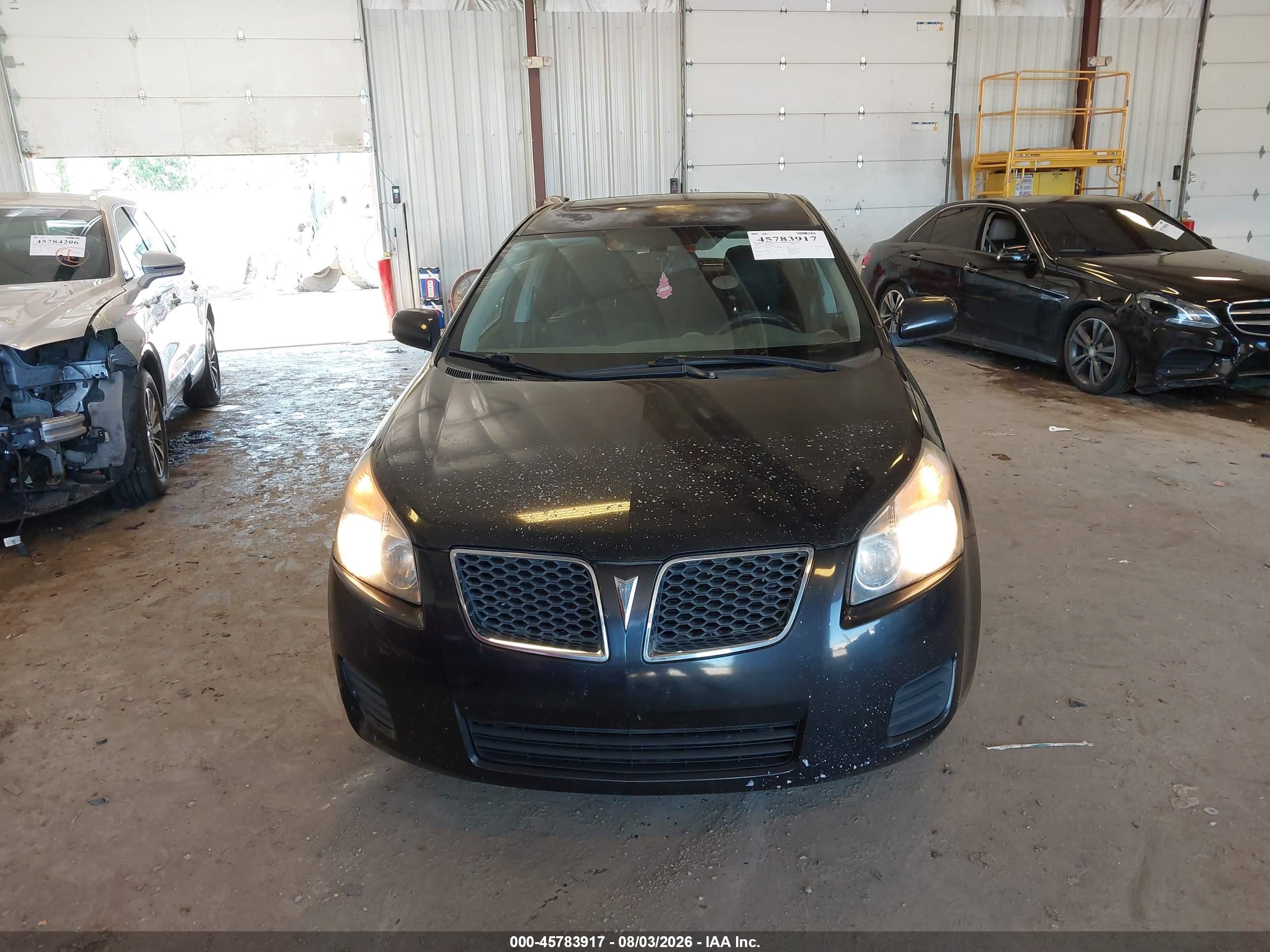 2009 Pontiac Vibe   Black vin: 5Y2SP67039Z429929