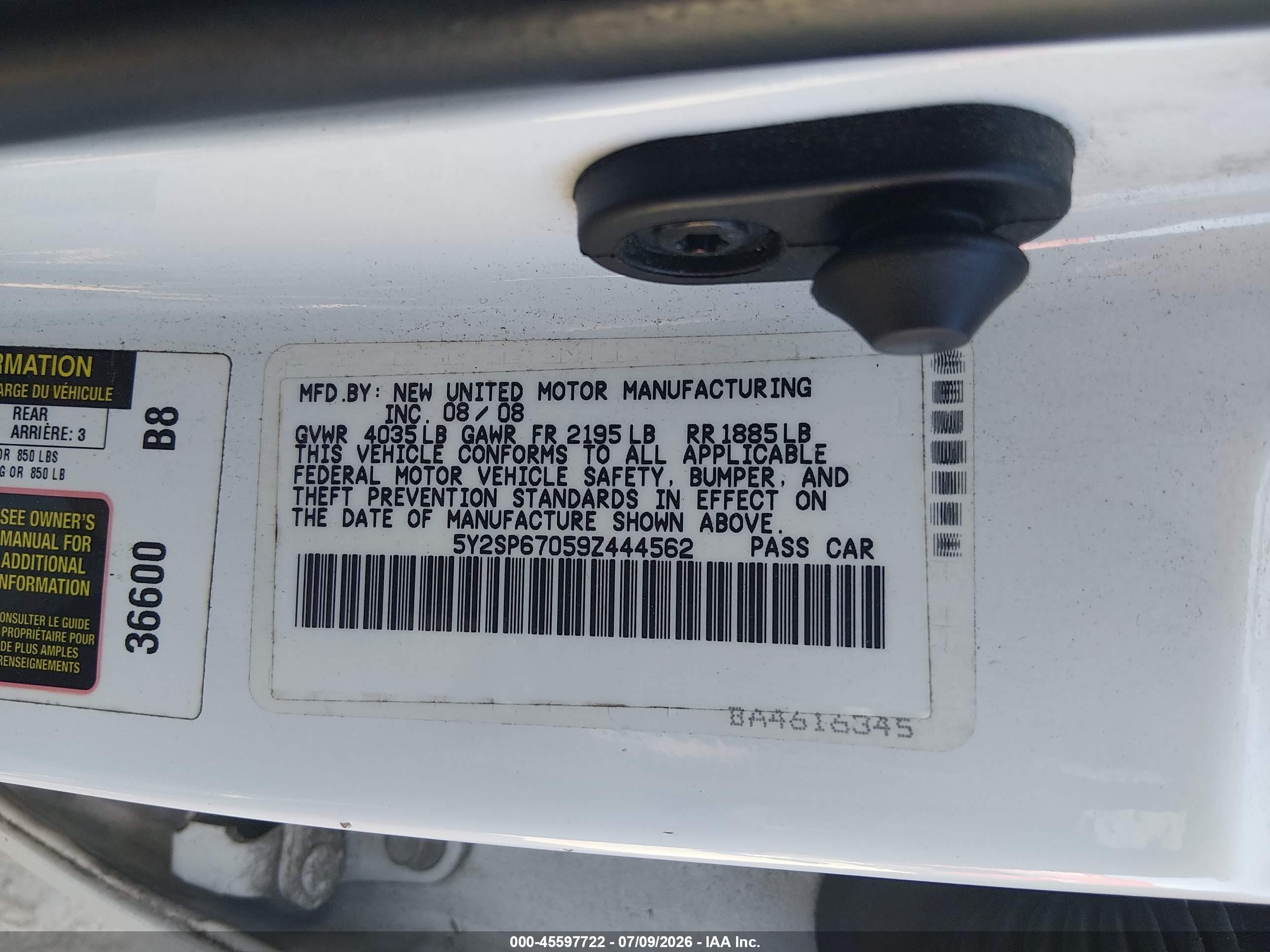 2009 Pontiac Vibe   White vin: 5Y2SP67059Z444562