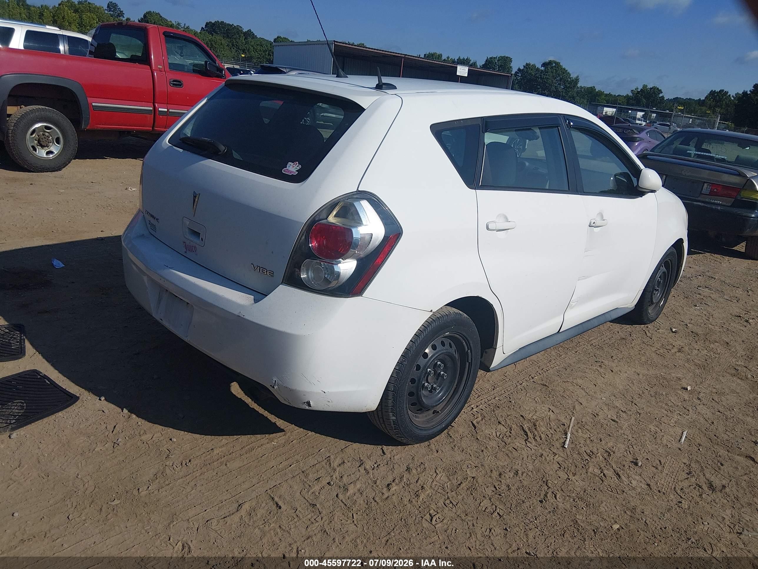 2009 Pontiac Vibe   White vin: 5Y2SP67059Z444562