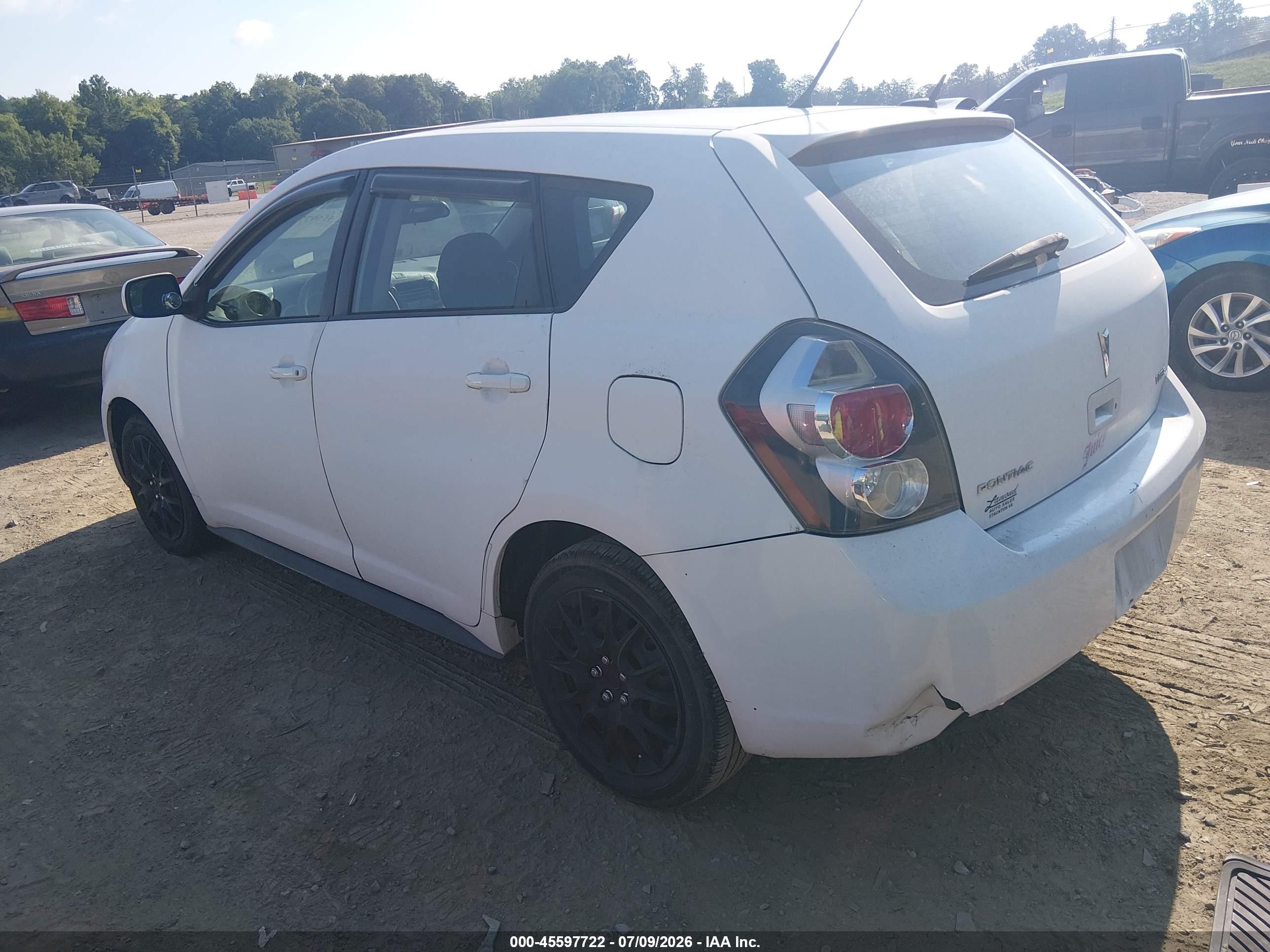 2009 Pontiac Vibe   White vin: 5Y2SP67059Z444562