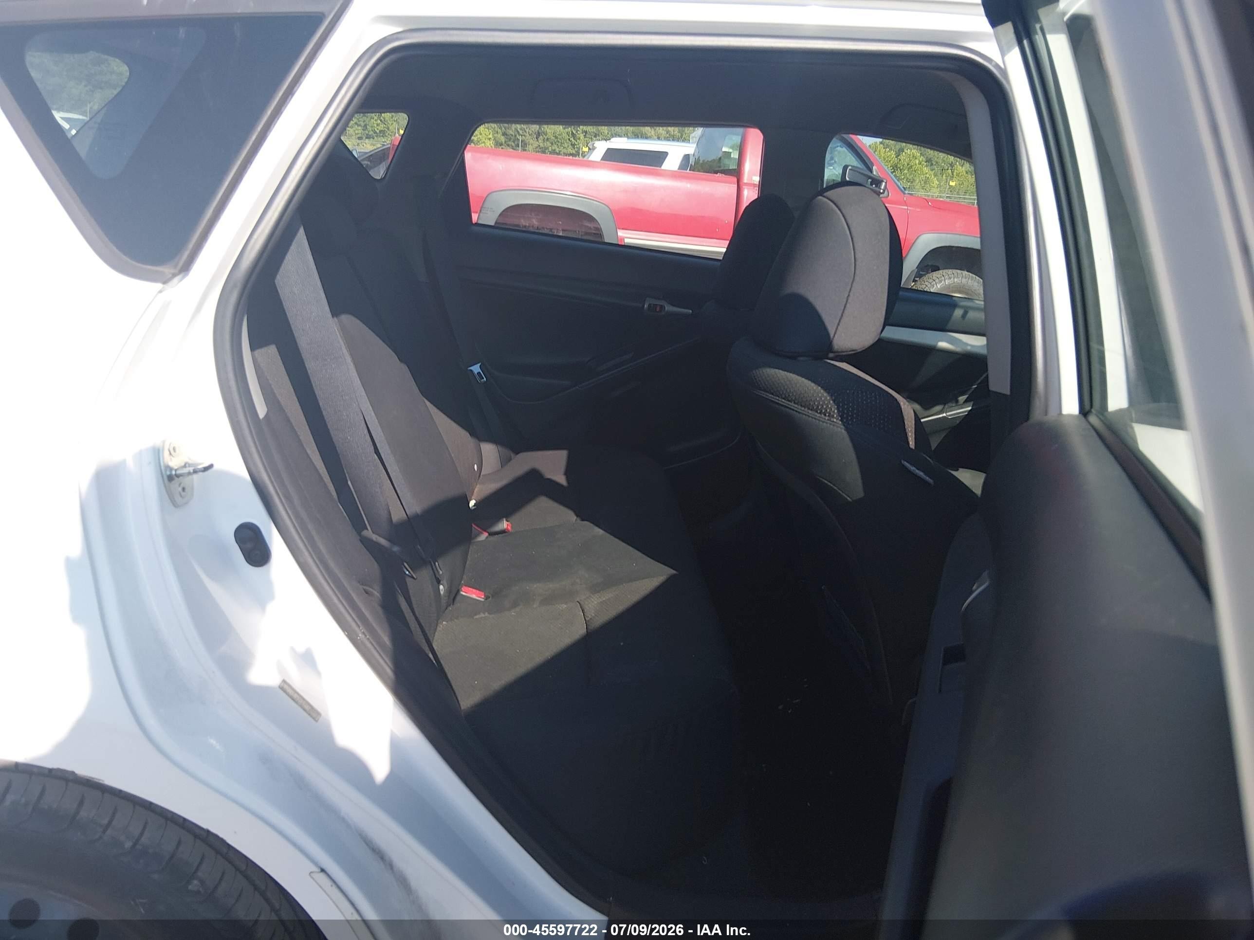 2009 Pontiac Vibe   White vin: 5Y2SP67059Z444562
