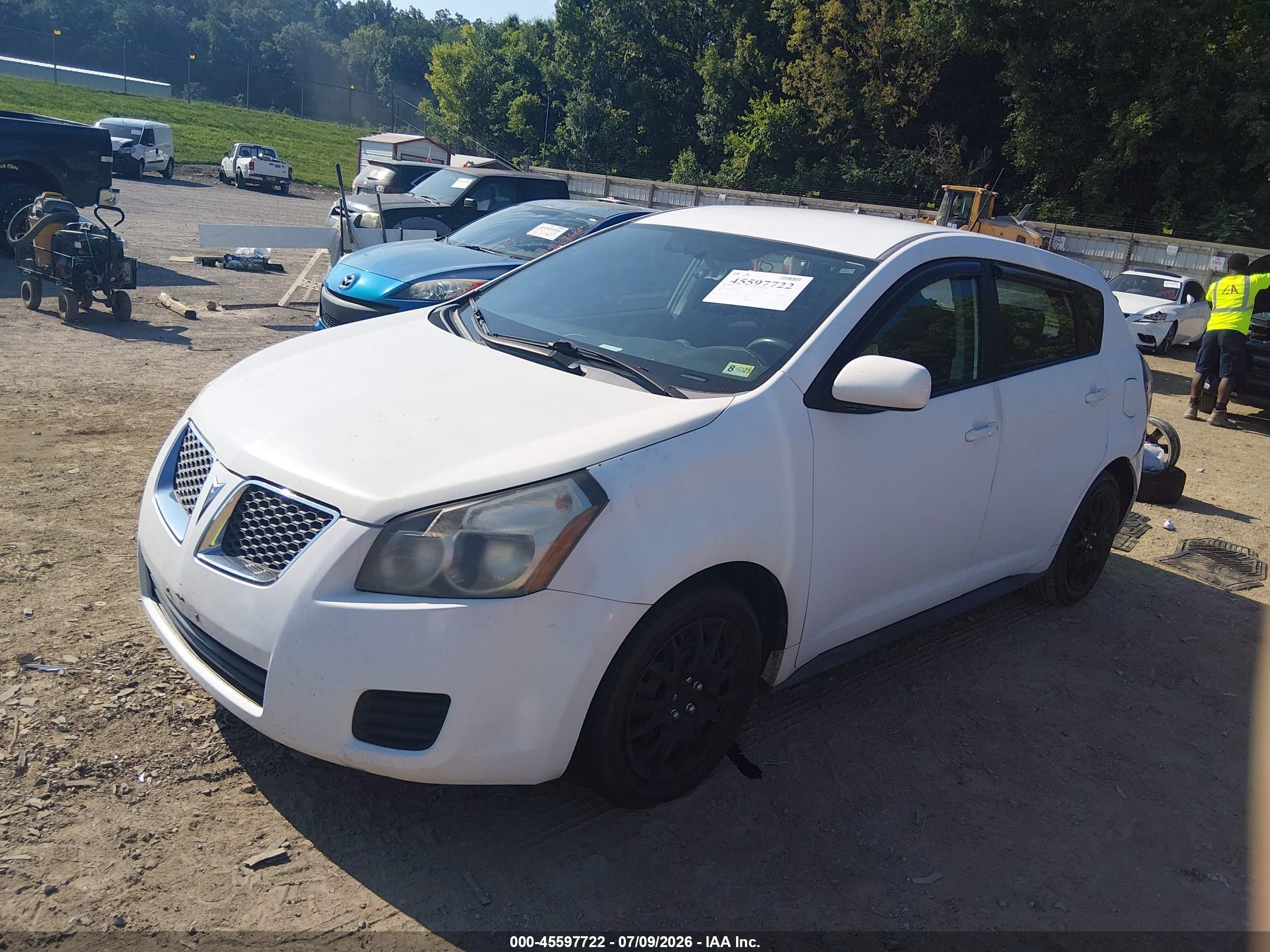 2009 Pontiac Vibe   White vin: 5Y2SP67059Z444562