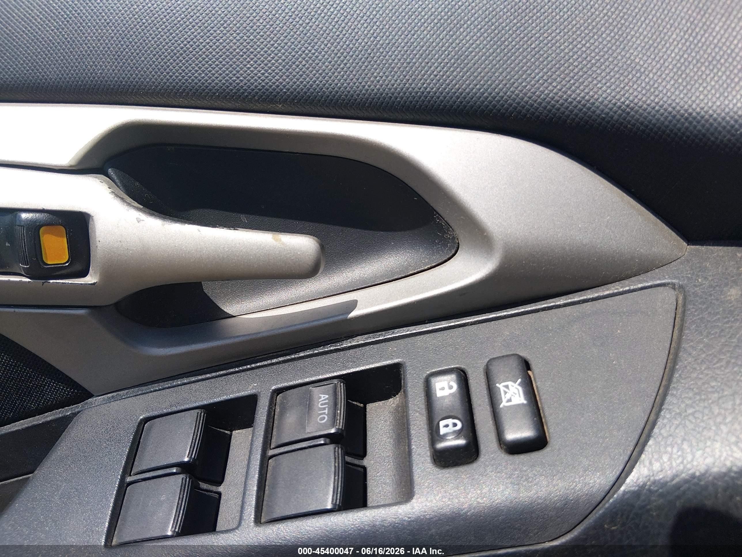 2009 Pontiac Vibe   Silver vin: 5Y2SP67059Z456632