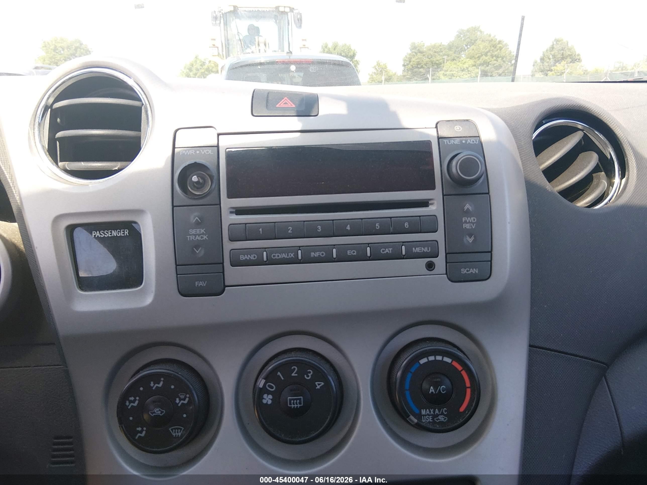2009 Pontiac Vibe   Silver vin: 5Y2SP67059Z456632