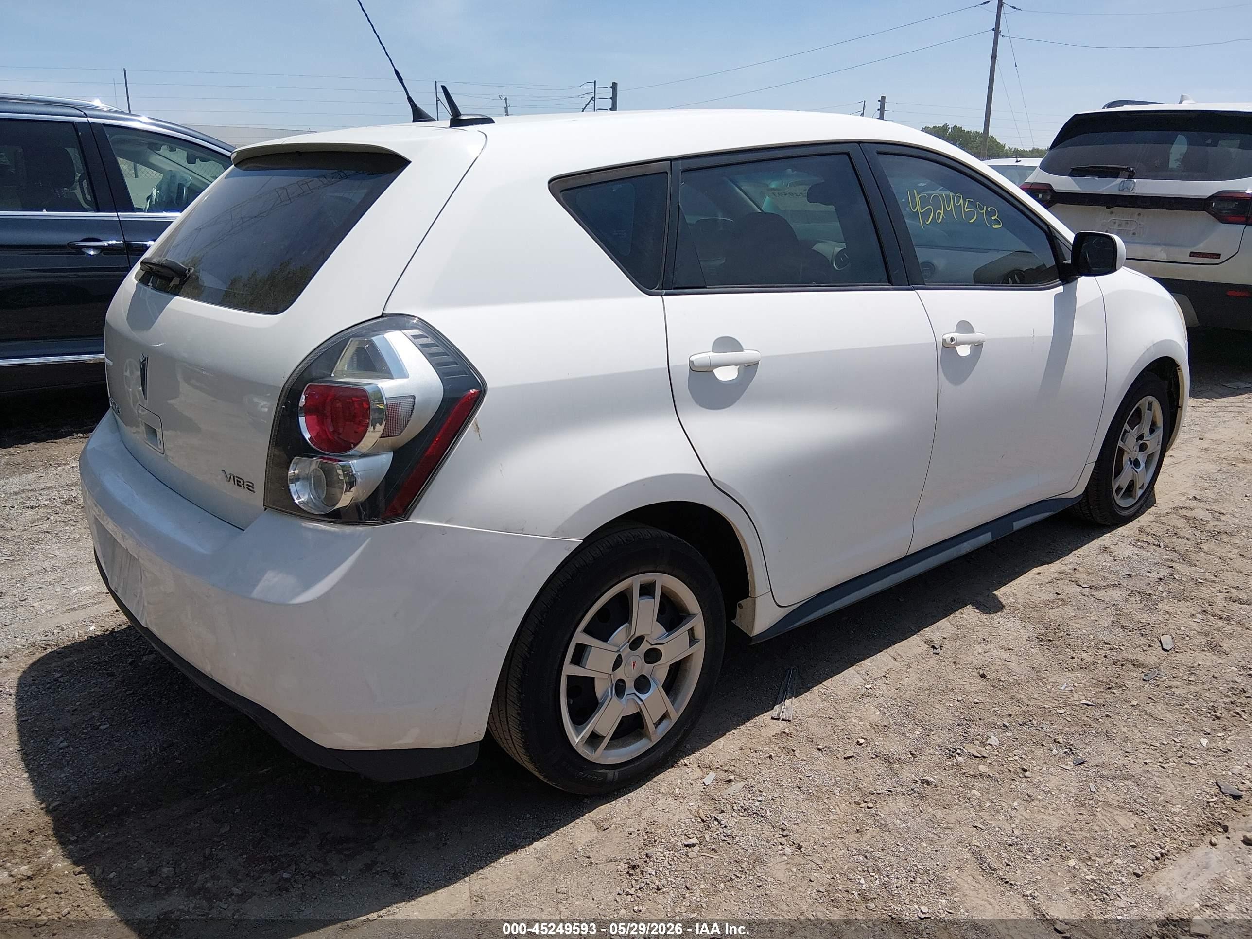 2009 Pontiac Vibe   White vin: 5Y2SP67059Z459451