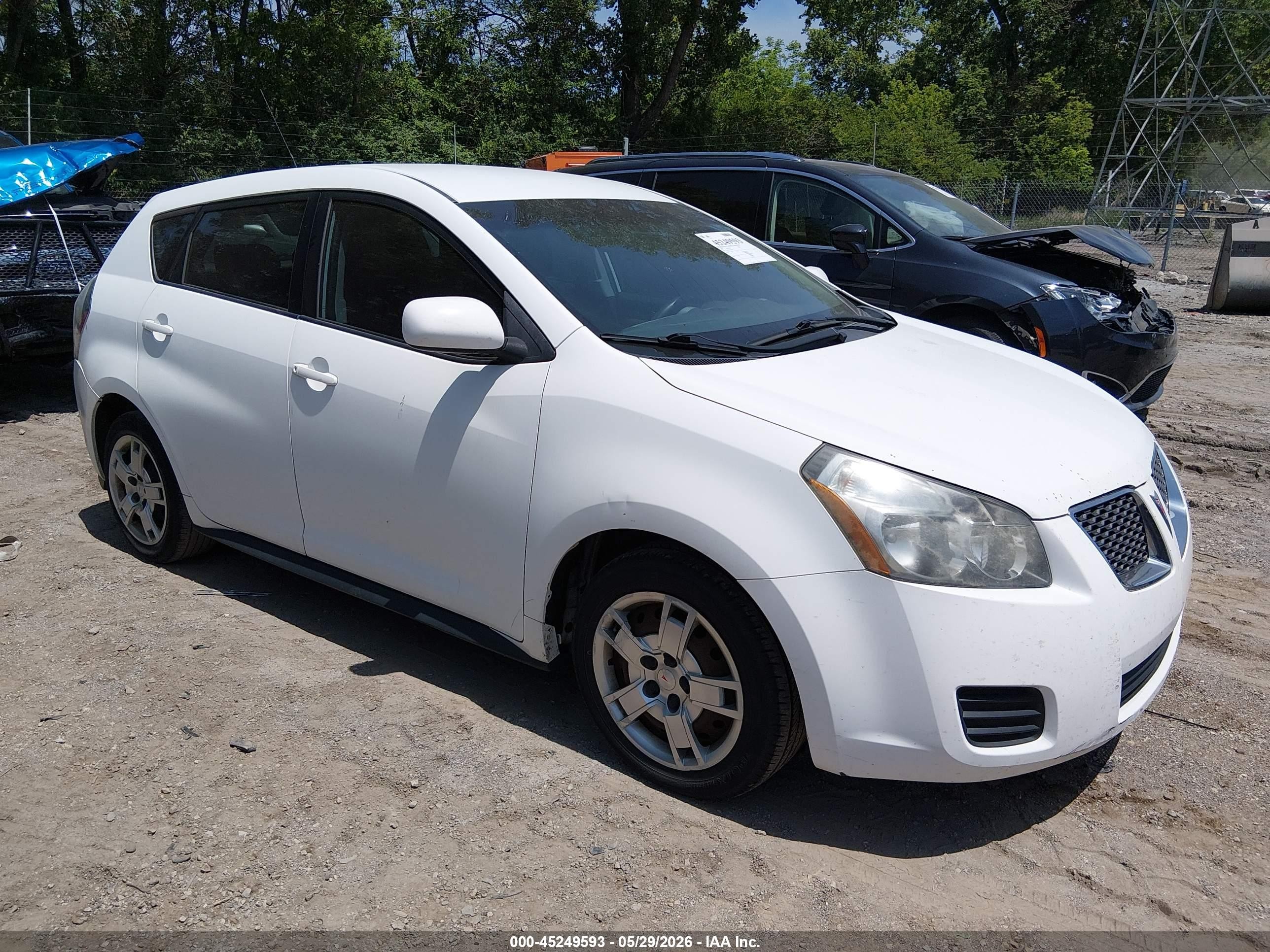 2009 Pontiac Vibe   White vin: 5Y2SP67059Z459451