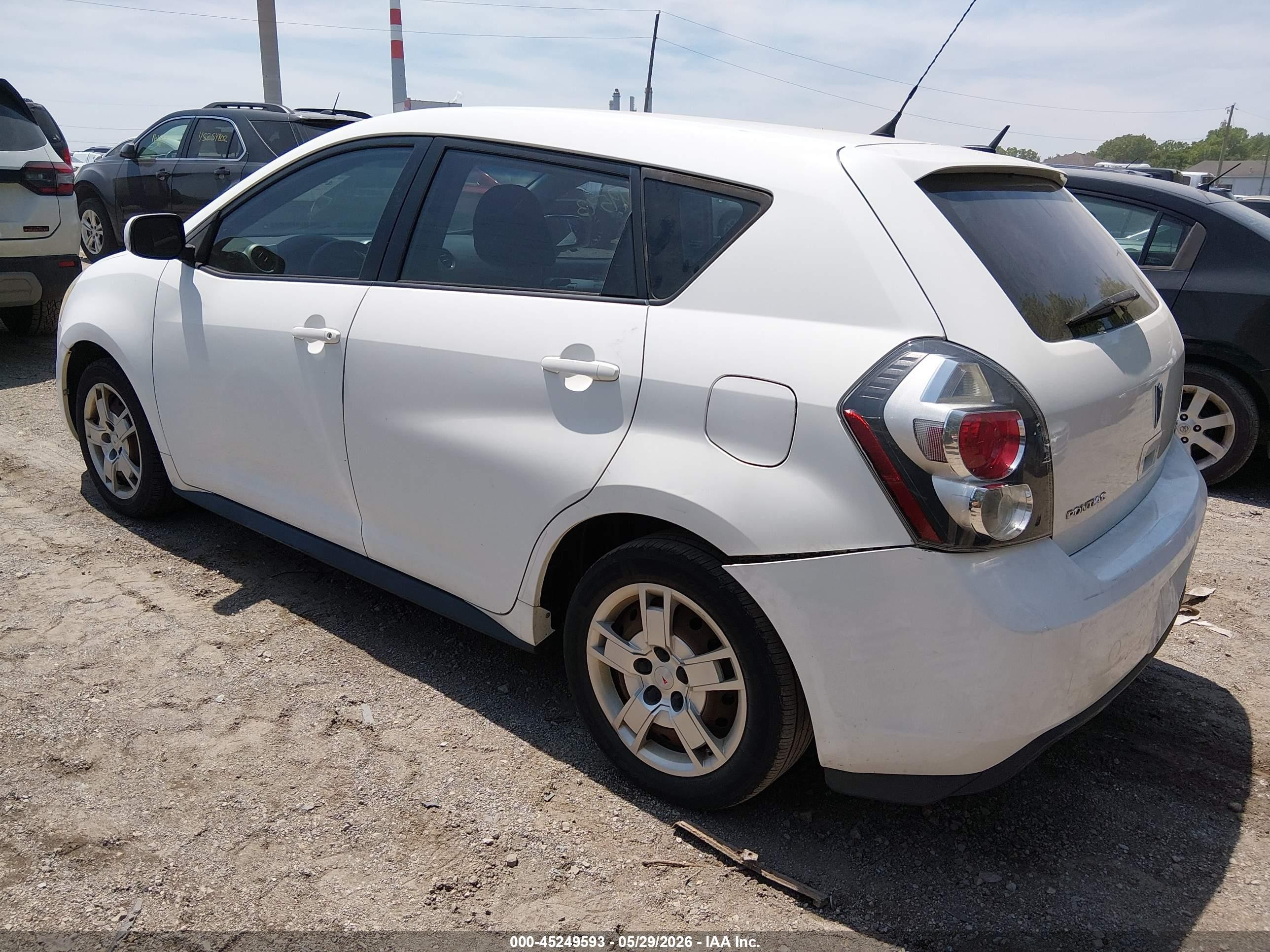 2009 Pontiac Vibe   White vin: 5Y2SP67059Z459451