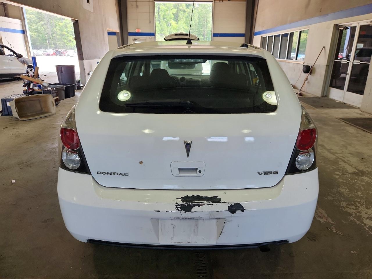 2009 Pontiac Vibe White vin: 5Y2SP67089Z460738