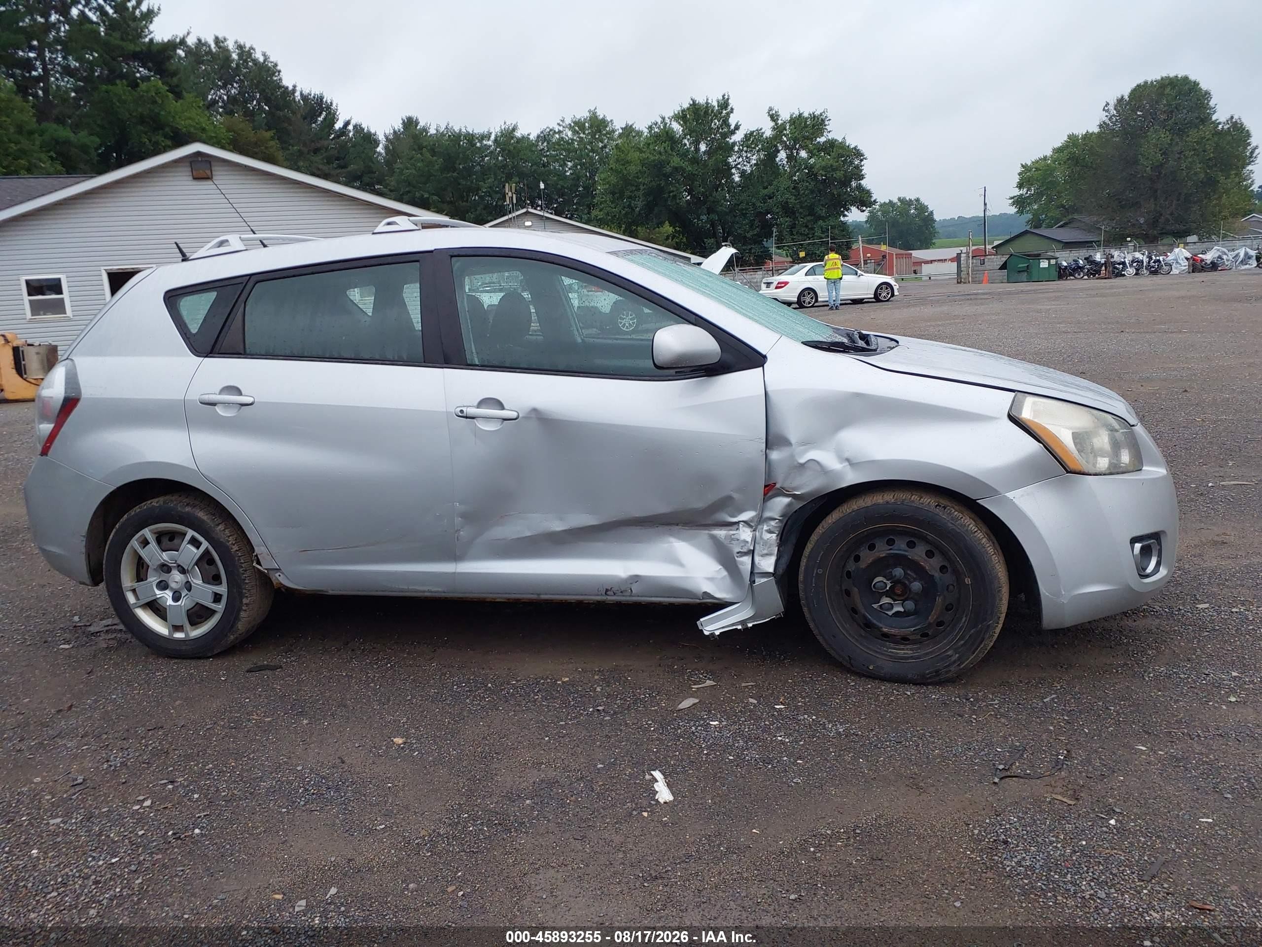 2009 Pontiac Vibe   Silver vin: 5Y2SP67099Z422757