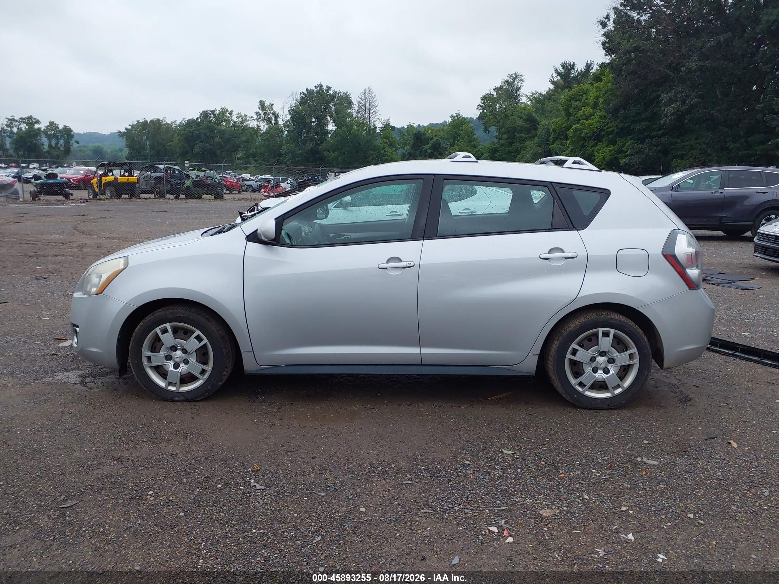 2009 Pontiac Vibe   Silver vin: 5Y2SP67099Z422757