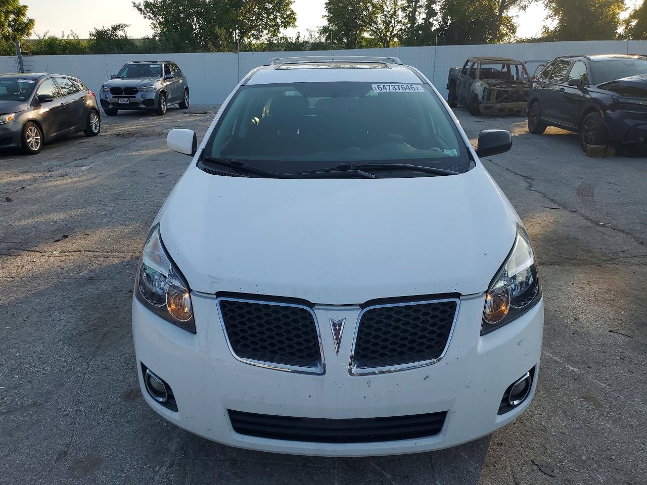 2009 Pontiac Vibe White vin: 5Y2SP67099Z473207