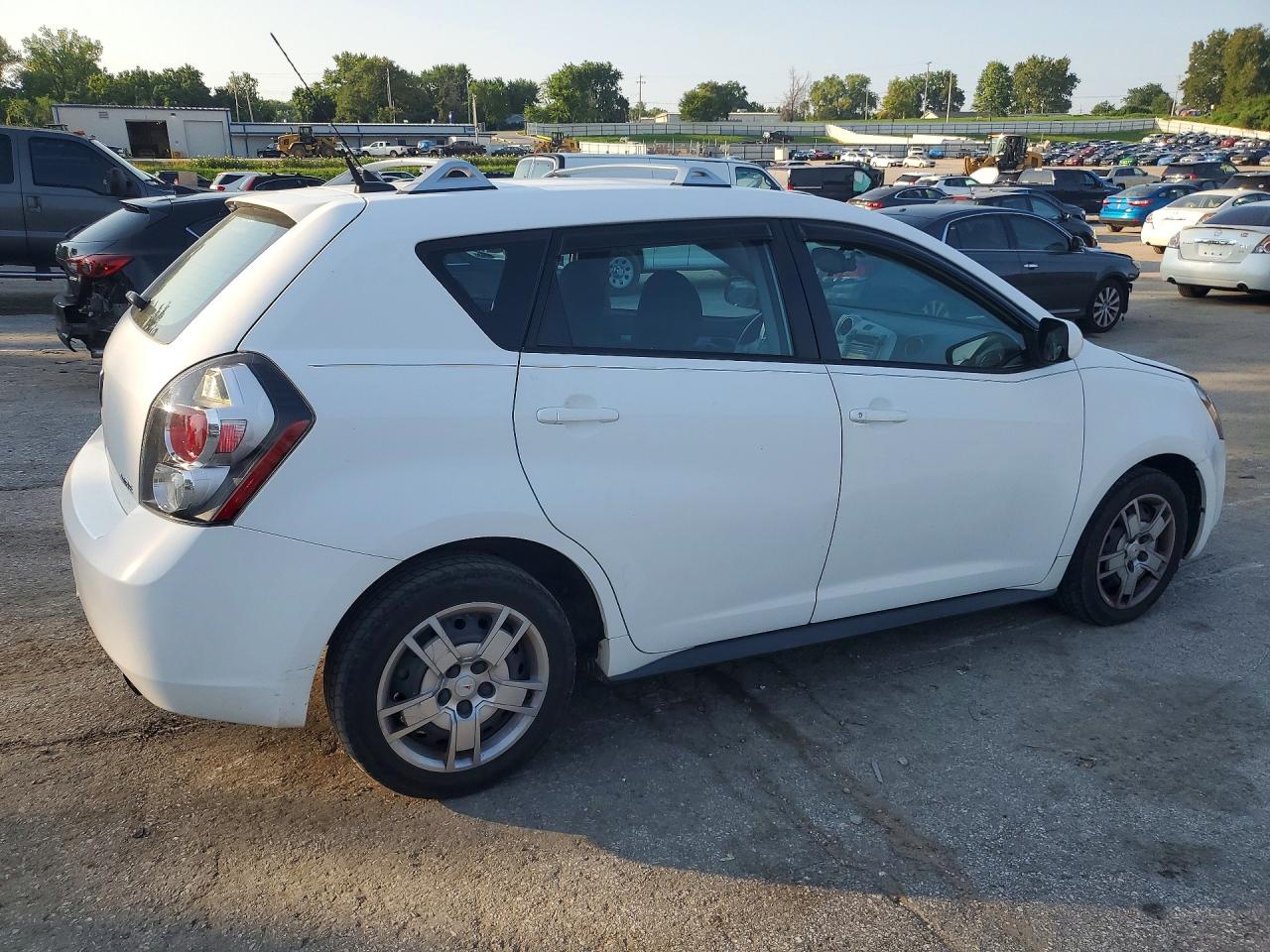 2009 Pontiac Vibe White vin: 5Y2SP67099Z473207