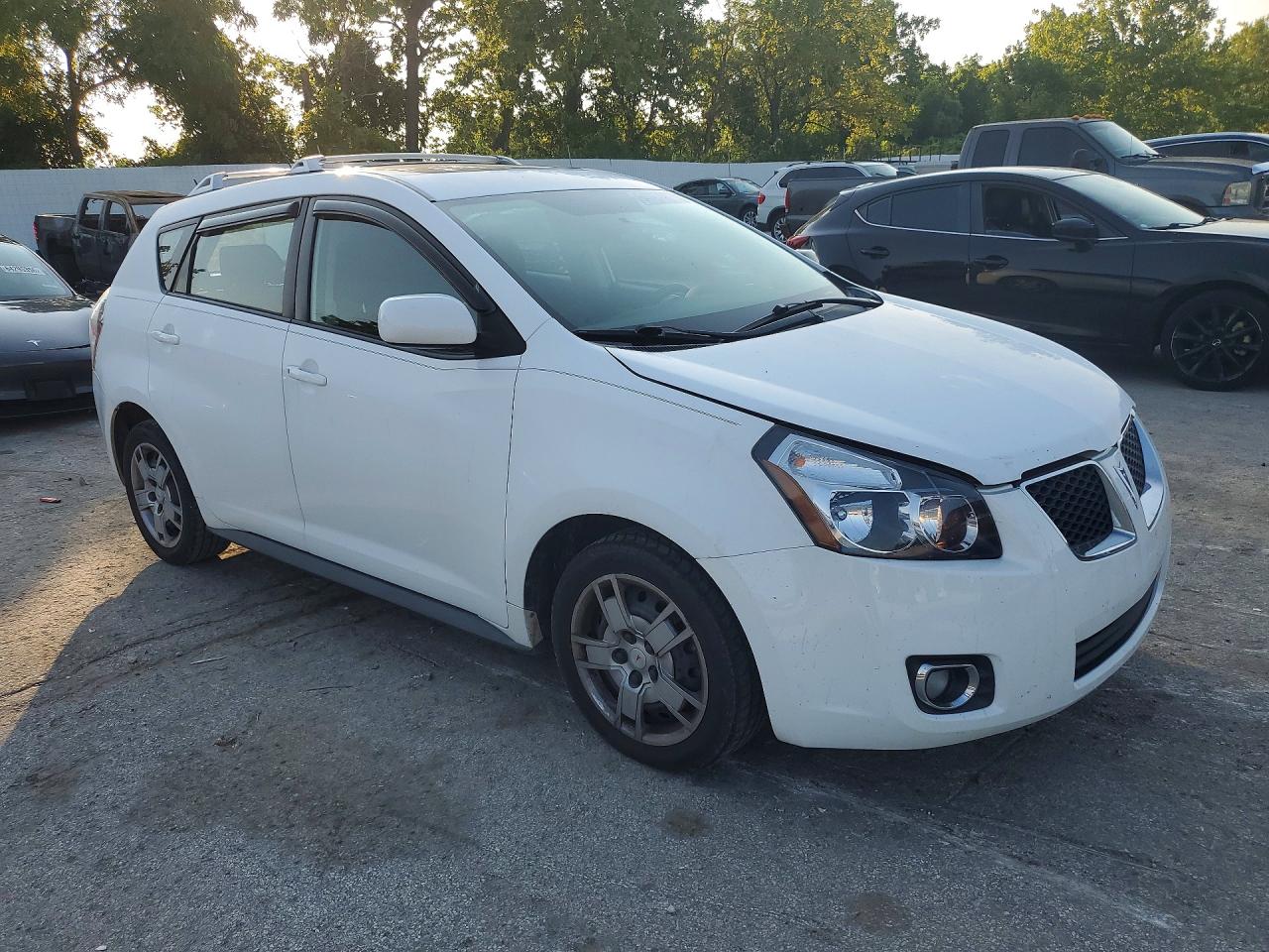 2009 Pontiac Vibe White vin: 5Y2SP67099Z473207