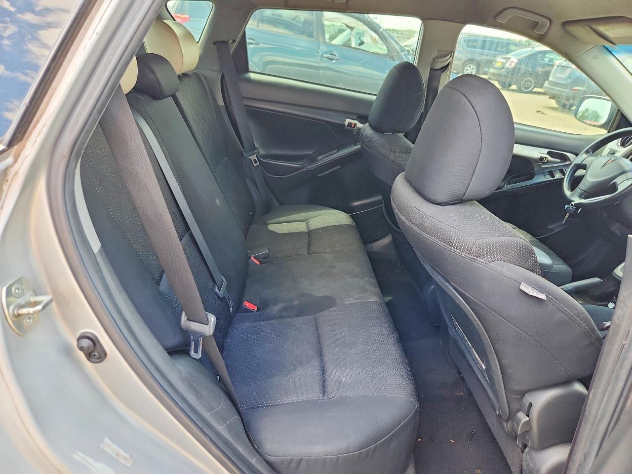 2009 Pontiac Vibe Silver vin: 5Y2SP670X9Z443102